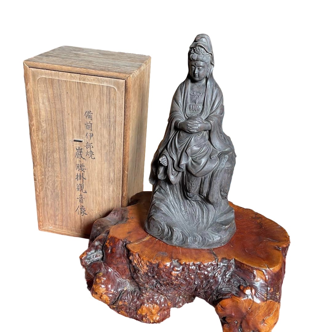 Bizen Ibe-yaki Ganjo Yokake Kannon-zo (1 of 7)