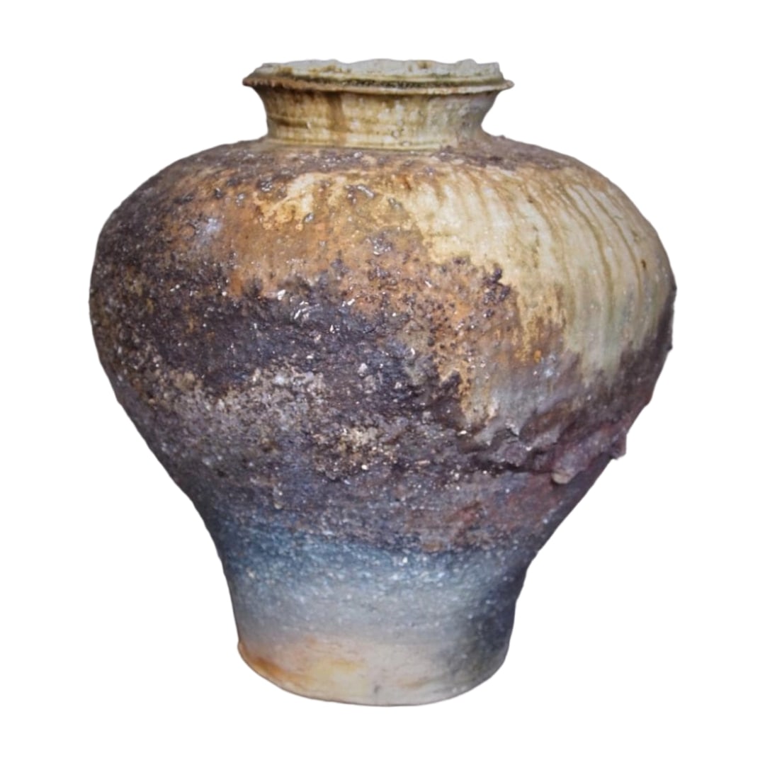 An Iga ware large jar by Mr. Okami Shuuji.: A magnificent Iga ware large jar, created by Mr. Okami Shuji from Yamanashi Prefecture, using Iga clay and fired in a wood kiln, showcasing beautiful kiln transformations.Approximate dimensions: Heigh