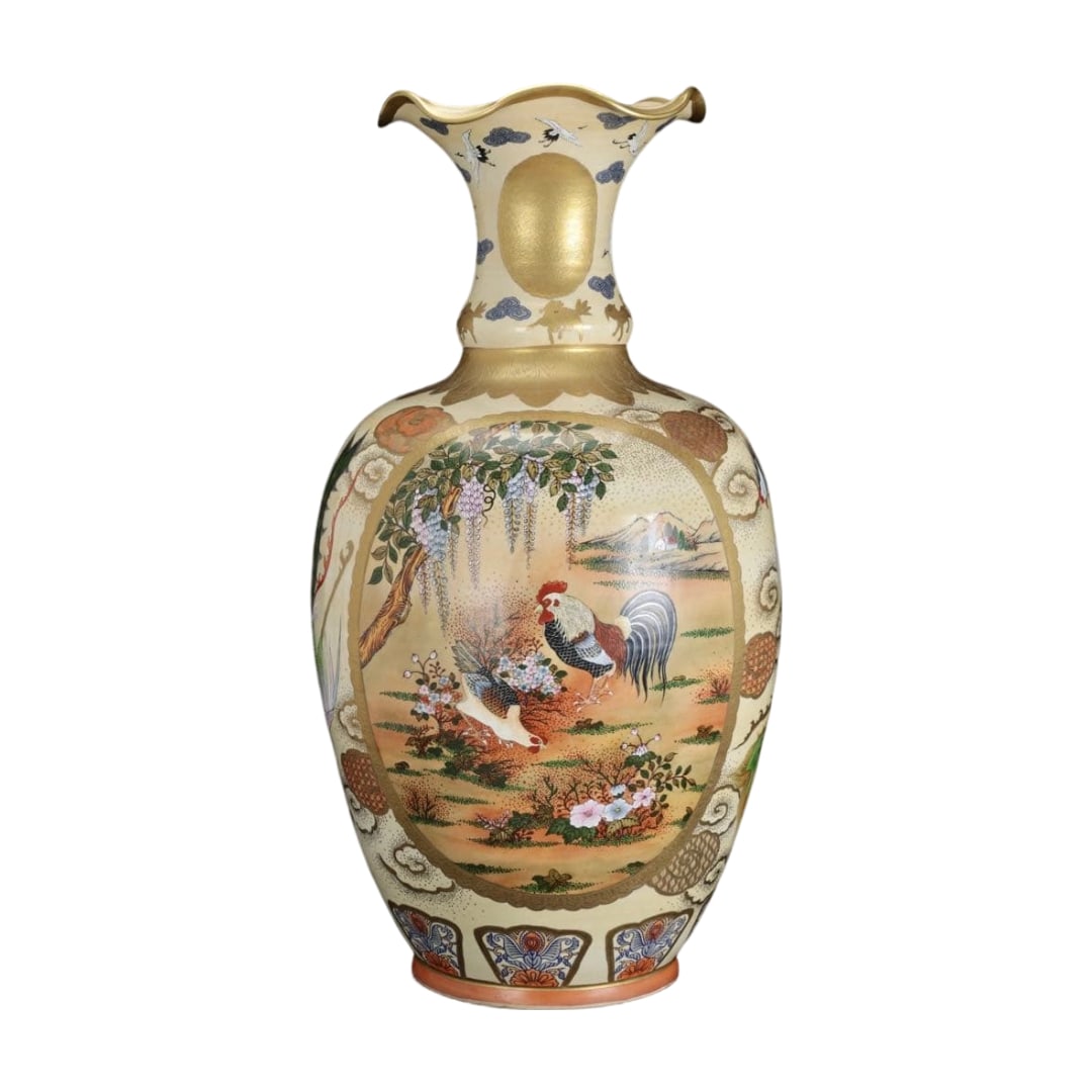 Satsuma-yaki Kyo-Satsuma Kinrande Kokaku Hoo Kachozu Large Vase 80 cm: A Magnificent Satsuma Ware Vase (Decorative Jar).A striking large-scale work approximately 80cm in height, the body intricately depicts cranes, phoenixes, flowers and birds, landscapes, trellises,
