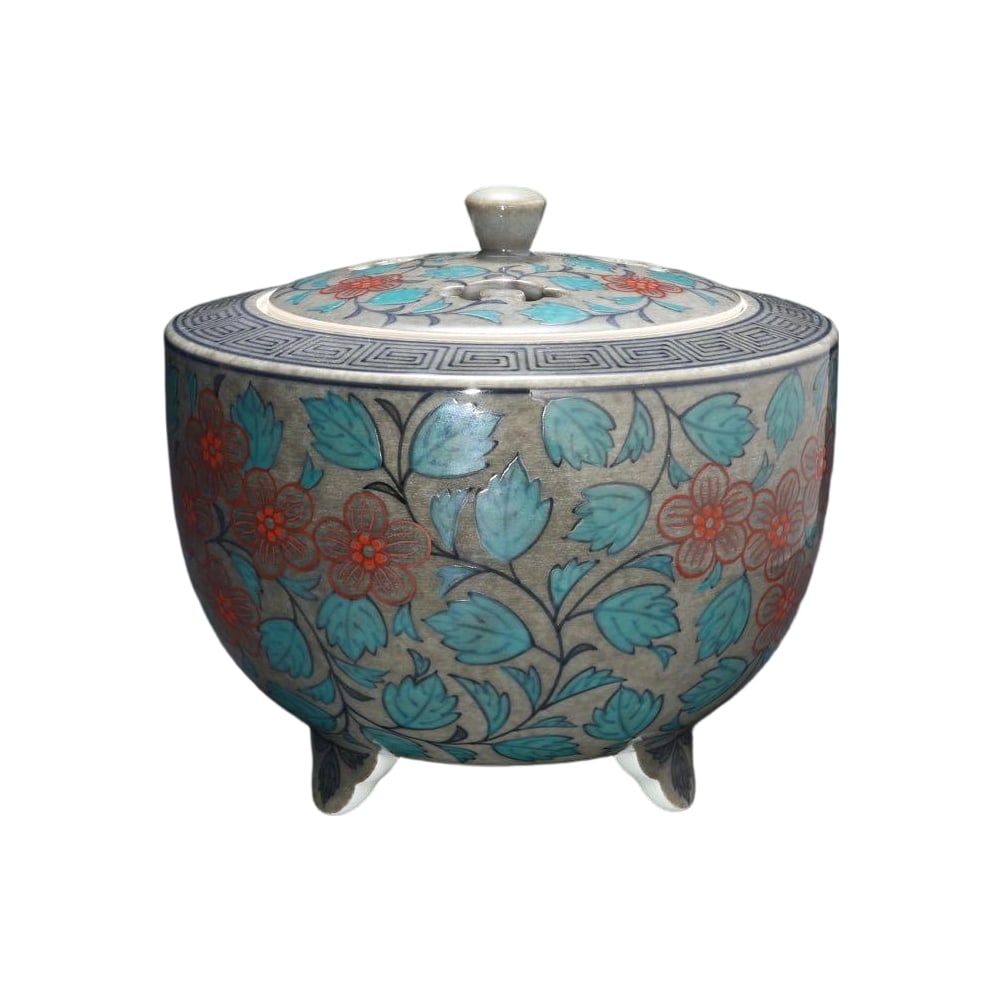 Jusan-dai Imaizumi Imaemon Iroe Usuzumi Soka Karakusa-mon Koro Tomobako Hito: Living National Treasure: The Thirteenth Generation Imaizumi Imaemon's Established Technique and Representative Work, Usuzumi Incense Burner.Thirteenth Generation Imaizumi Imaemon 1926-C2001 Born in