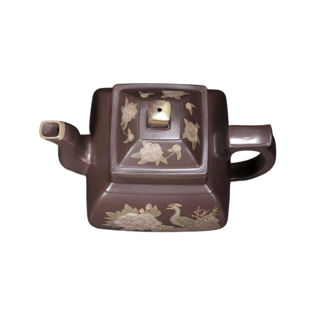 Former Collection: Yang Jichu, Square Gilded Teapot, Original Ore Purple Clay, Yixing Zisha Teapot,: Product Dimensions (approx.):Height: 15cm / Width: 13cmCapacity: 500ccProduct Description:A quadrilateral gold-painted pot crafted by the renowned artisan "Yang Jichu". Made from original ore purple