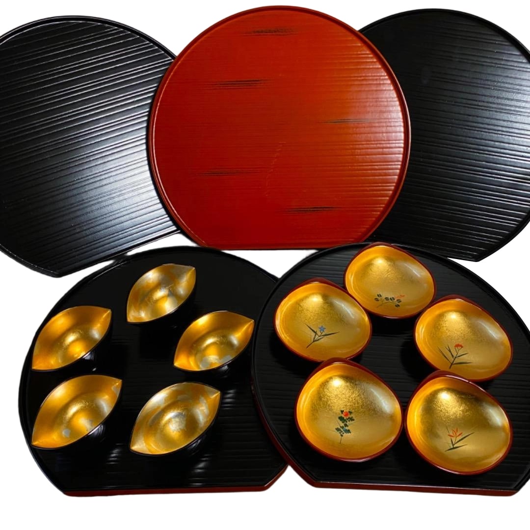 Set of Five Moon Trays with Gold Leaf, Yamanaka Lacquer, Hand-Painted Maki-e, Small Dishes, Gold (1 of 11)