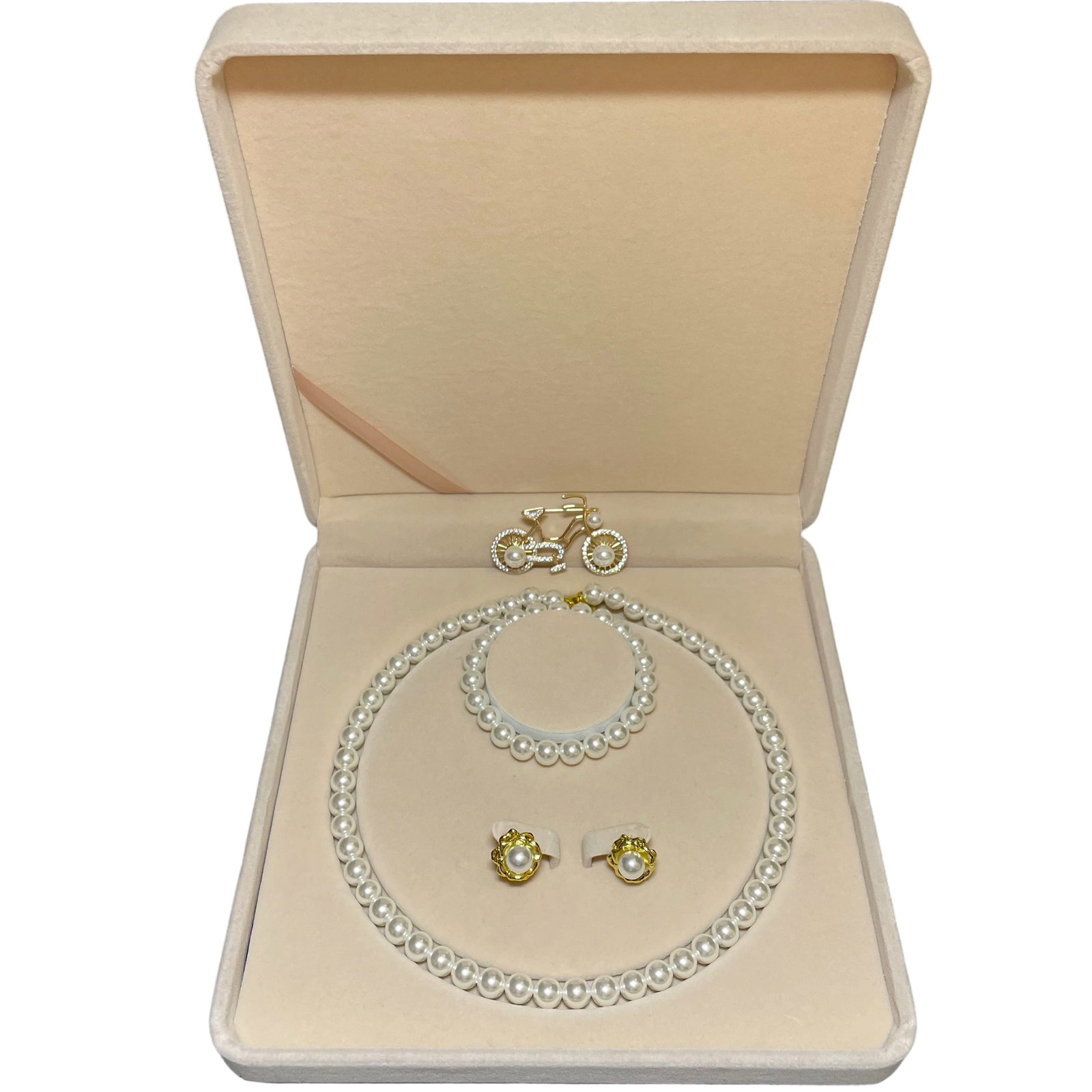 White Pearl Jewelry Set of Four: This jewelry set is crafted from high-quality white pearls, featuring a soft luster and delicate texture. Each pearl has a diameter of 0.8 cm, and the overall design is elegant and versatile for