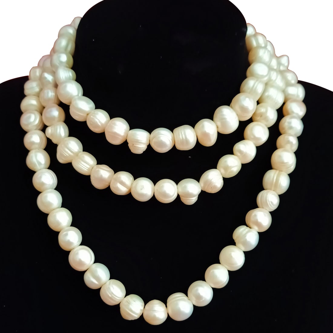 Ming Dynasty Old Pearl Prayer Beads: This string of Ming Dynasty old pearl prayer beads features round and full pearls with a warm luster, reflecting the sediment of time and the weight of history. Each pearl is meticulously polished,