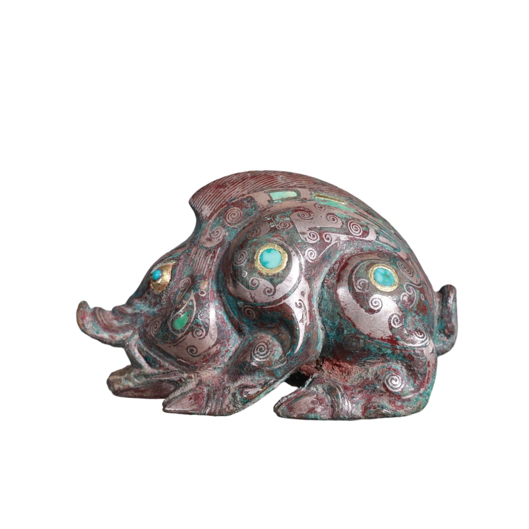Han Dynasty Bronze Inlaid with Gold and Silver and Turquoise Wild Boar Statuette: This Han Dynasty bronze piece is exquisitely crafted with inlaid gold and silver, and turquoise, showcasing superb craftsmanship and significant historical value. The wild boar is vividly shaped with
