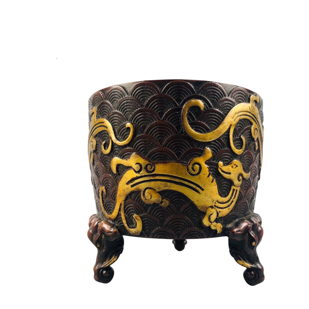 Gilt Bronze Censer: This gilt bronze censer features a well-proportioned form and excellent condition, showcasing exquisite craftsmanship. The thick patina reflects the passage of time and historical depth. (Height 12cm,