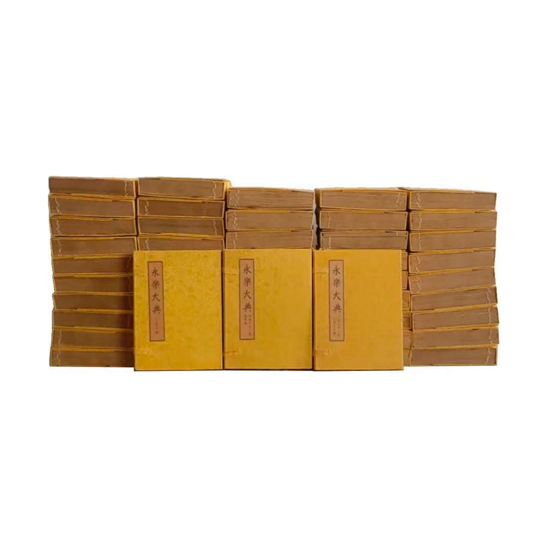 Nanmu Gilt Official Box Yongle Encyclopedia: This set of Nanmu gilt official box Yongle Encyclopedia includes 50 volumes, each containing 10 chapters, totaling 500 chapters. The script is clear, with no missing pages, and is in excellent