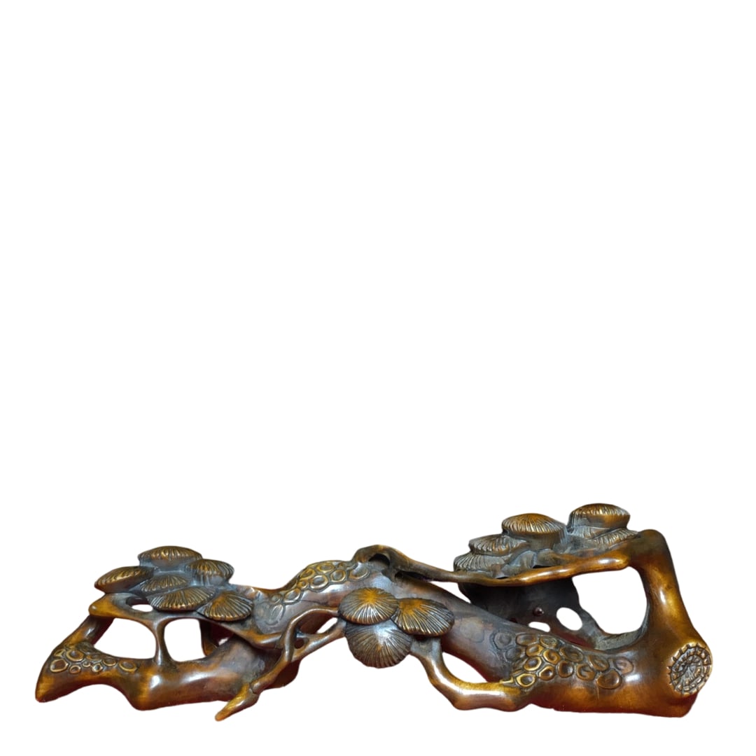 Boxwood Pine Branch Brush Rest: This boxwood pine branch brush rest features exquisite carving with natural and smooth pine branch patterns, showcasing the artisan's superb craftsmanship. The boxwood material is warm and has a gentl