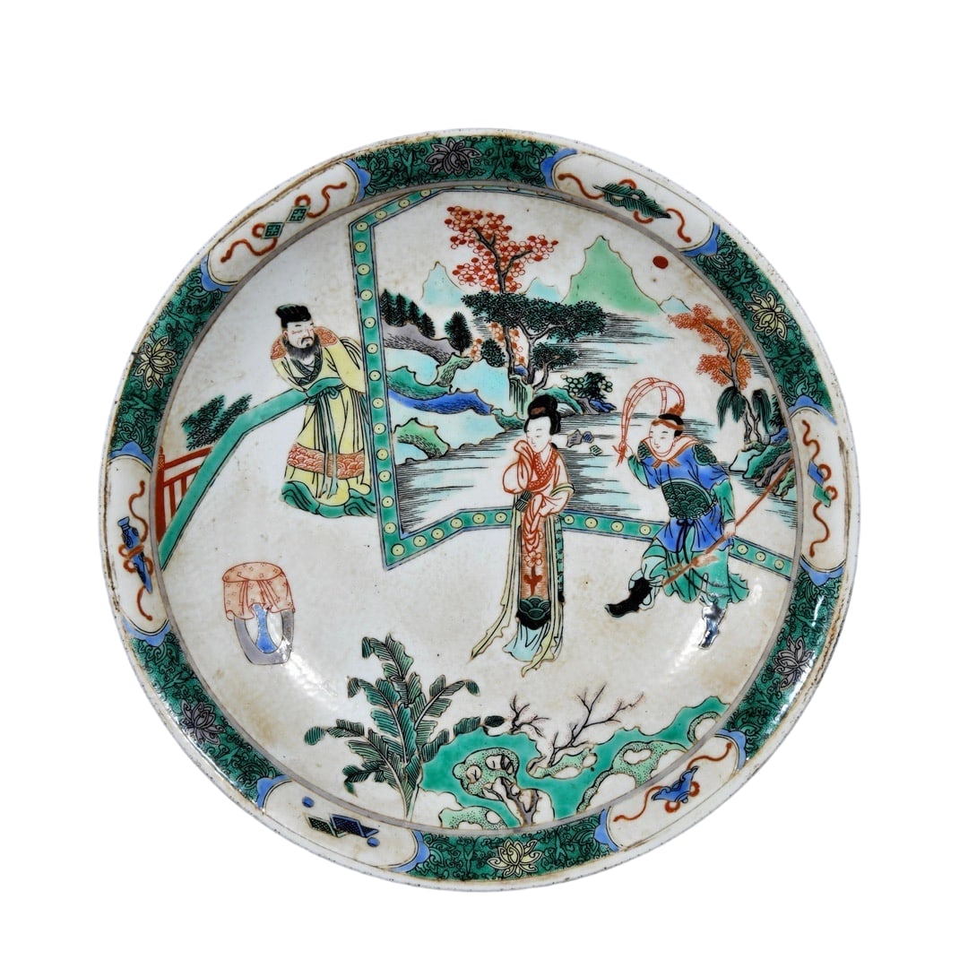 Kangxi Period Famille Verte Plate with Lu Bu and Diaochan Story Scene: This plate from the Kangxi period features famille verte enamels depicting the classic story of Lu Bu and Diaochan. The vibrant colors and vivid characters showcase exquisite craftsmanship, making it