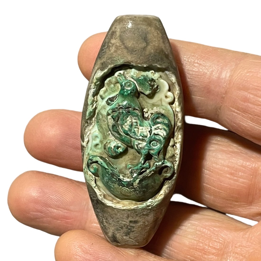 Old Agate Dzi Bead Pendant with Auspicious Motif: This old agate Dzi bead pendant features vivid carving with auspicious motifs. Its weathered and oily patina reflects the passage of time. As a collectible piece, it holds significant artistic value.