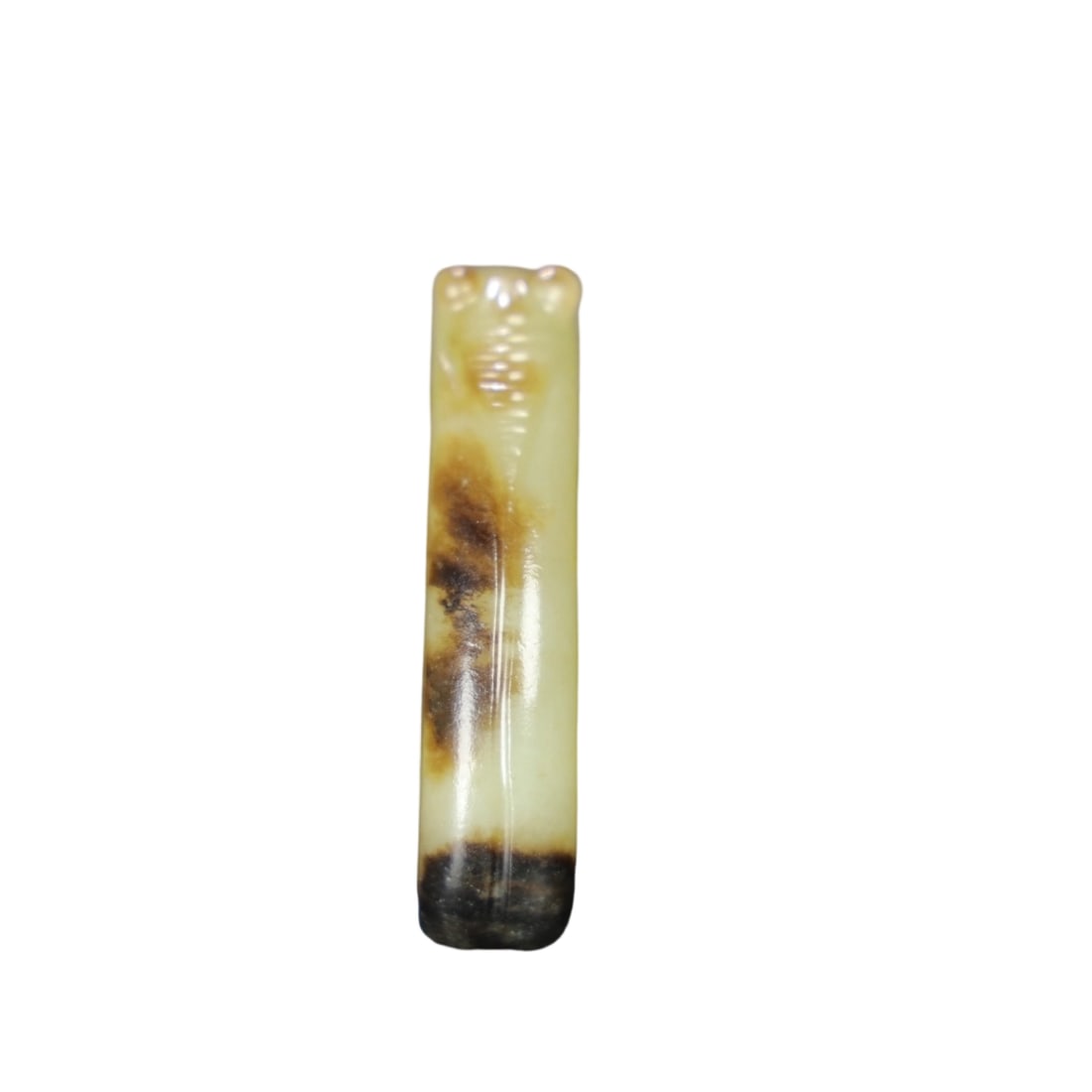 Hetian Jade Belt Buckle: This Hetian jade belt buckle features fine and oily jade quality with an aged patina, embodying the beauty of time and antiquity. The craftsmanship is exquisite, with smooth lines that reflect the