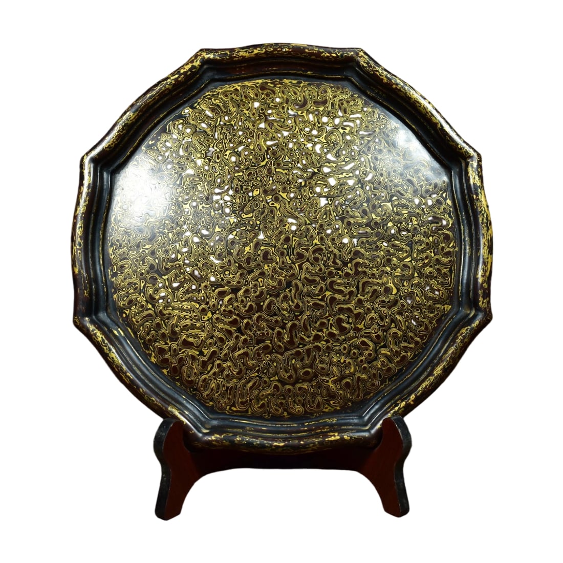 Wood Core Rhinoceros Skin Lacquerware Display Plate: This wood core rhinoceros skin lacquerware display plate showcases exquisite craftsmanship, with a smooth lacquer surface and deep color, embodying the unique charm of traditional lacquerware. The rhi