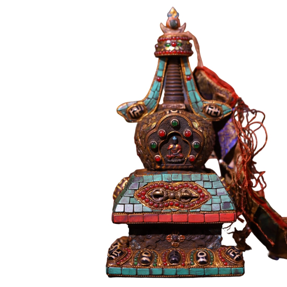 Lima Copper Inlaid Gemstone Stupa: This stupa is crafted from Lima copper with exquisite handwork, featuring intricate engraving and gemstone inlays that add to its elegance. The overall design is solemn and majestic, showcasing the su