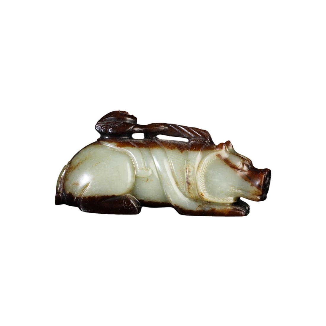 Han Dynasty Hetian Jade Bear: This Han Dynasty Hetian jade bear features a delicate and smooth texture, showcasing the superb craftsmanship of ancient artisans. The bear's vivid form and flowing lines reflect the artistic style of