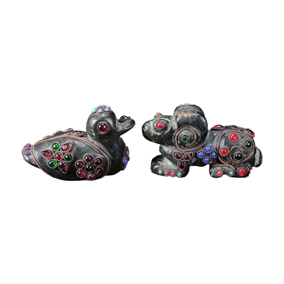 Hongshan Culture Meteorite Animals: This pair of Hongshan Culture meteorite animals showcases the exquisite craftsmanship of ancient artisans. Handcrafted with gold wire inlay and gemstones, the complex technique adds significant