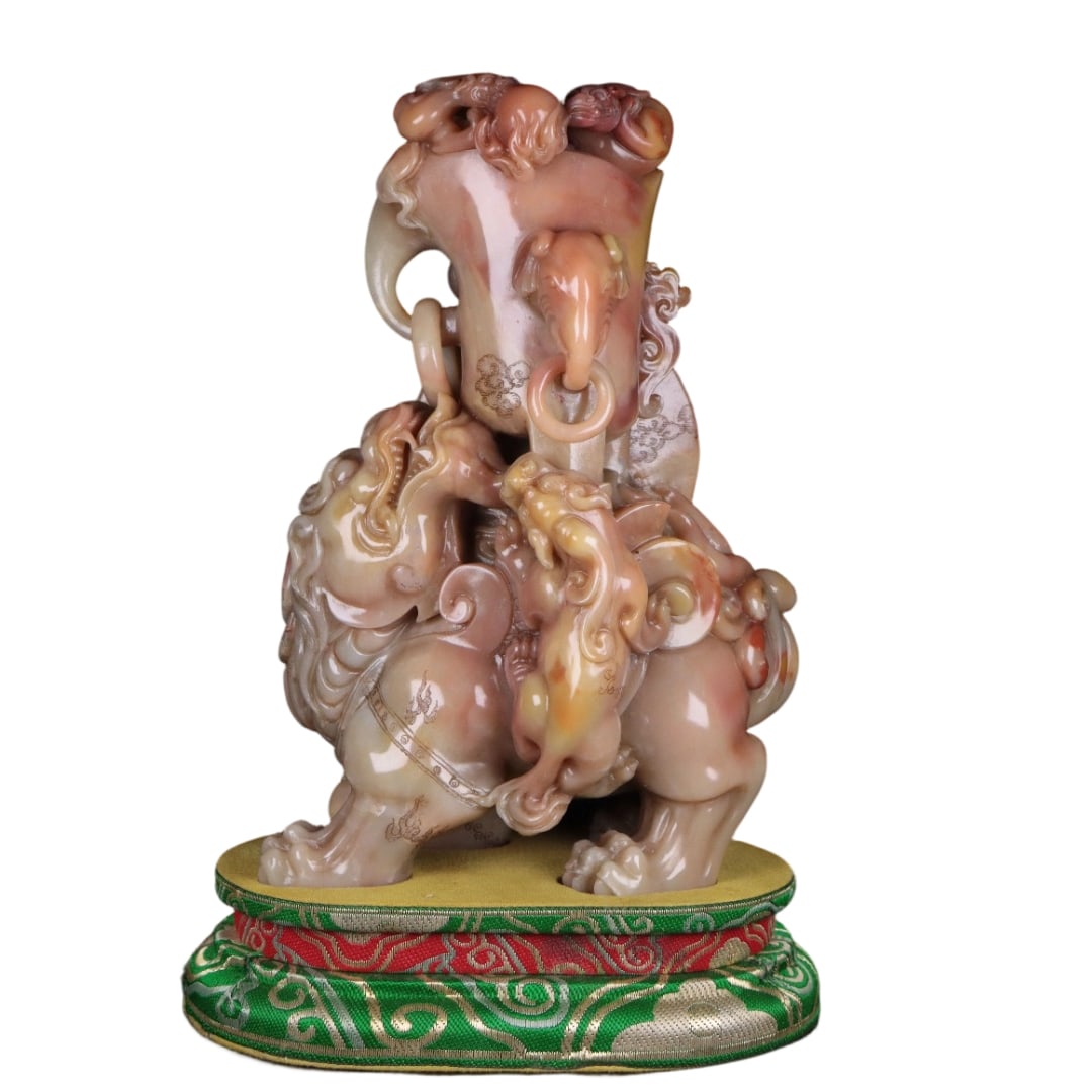 Shoushan Stone Mother and Child Beast Double Dragon Play Ball Ornament: Shoushan Stone Ornament with Red, Yellow, and White Colors, Featuring a Mother-and-Child Dragon Piece and Two Dragons Playing with a PearlDimensions: 255mm x 180mm x 110mmWeight: 3860 gramsExquisite S