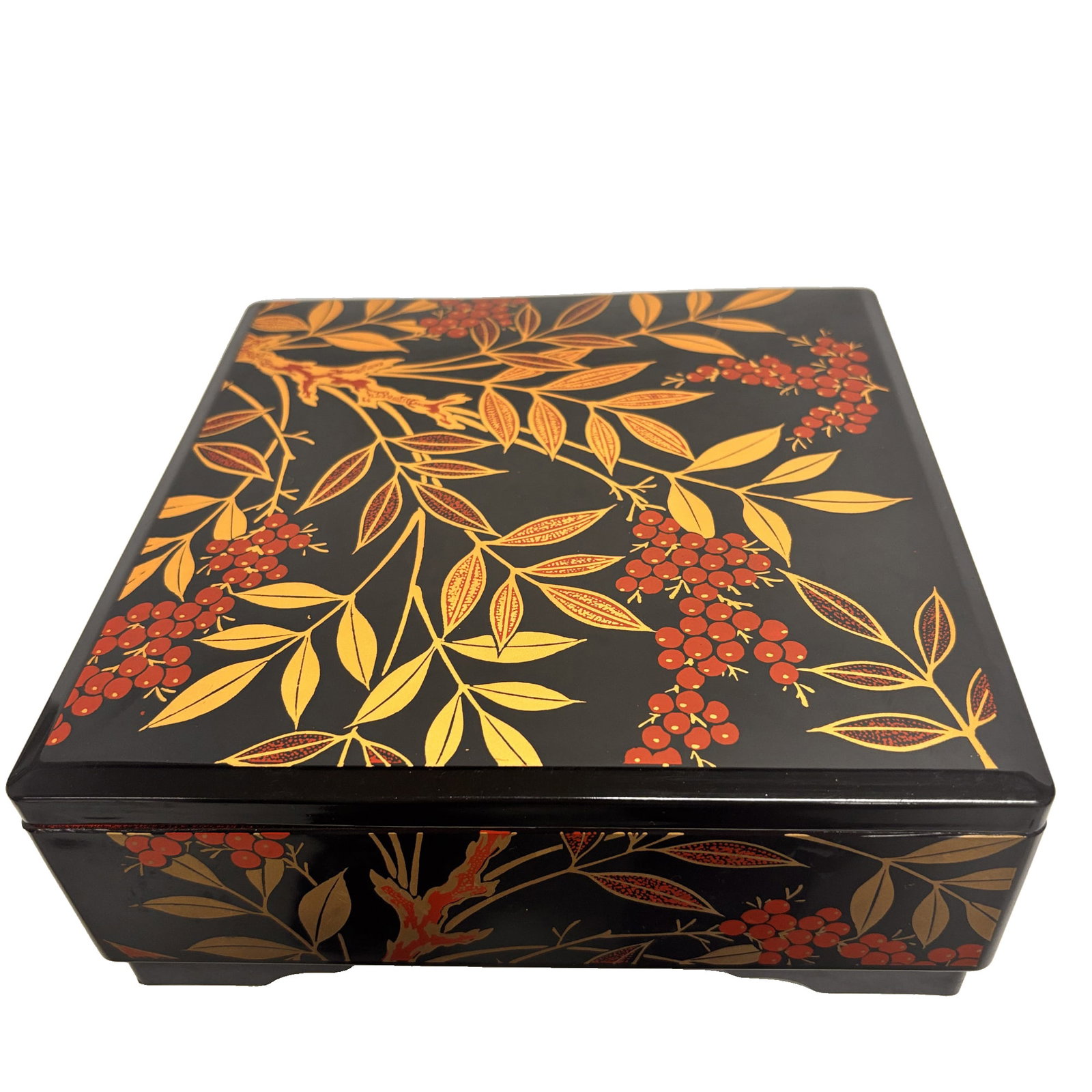 Lacquerware Bento Box: Product Name: Lacquerware Bento Box Material: Wood Dimensions: 200mm (L) x 200mm (W) x 80mm (H) Product Description: The Japanese lacquerware bento box embodies centuries of traditional craftsmanship 