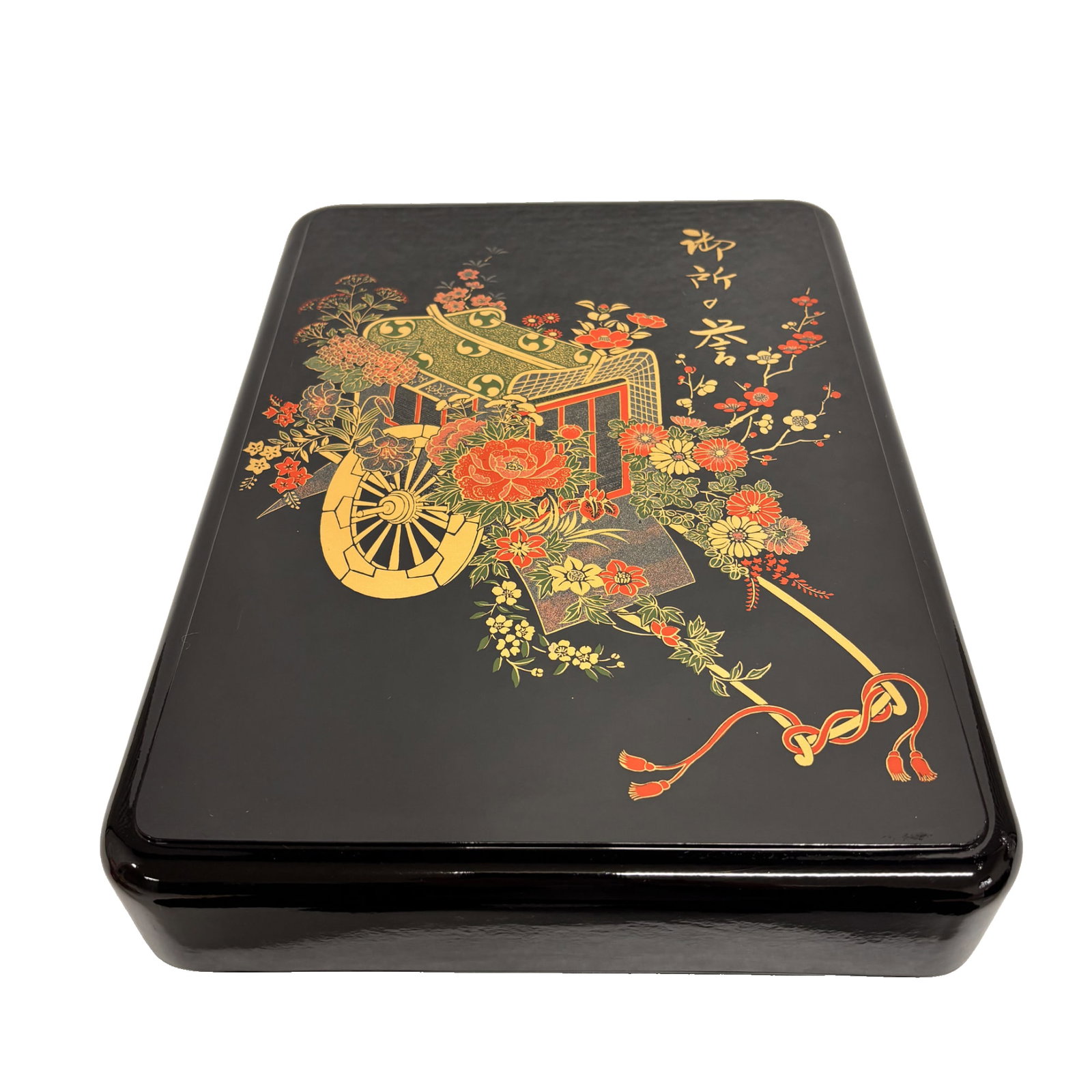 Japanese synthetic lacquerware large box: Product Name: Japanese Synthetic Lacquerware Large BoxMaterial: ResinDimensions: Length 340mm, Width 250mm, Height 80mmProduct Description: Japanese synthetic lacquerware large boxes combine tradition