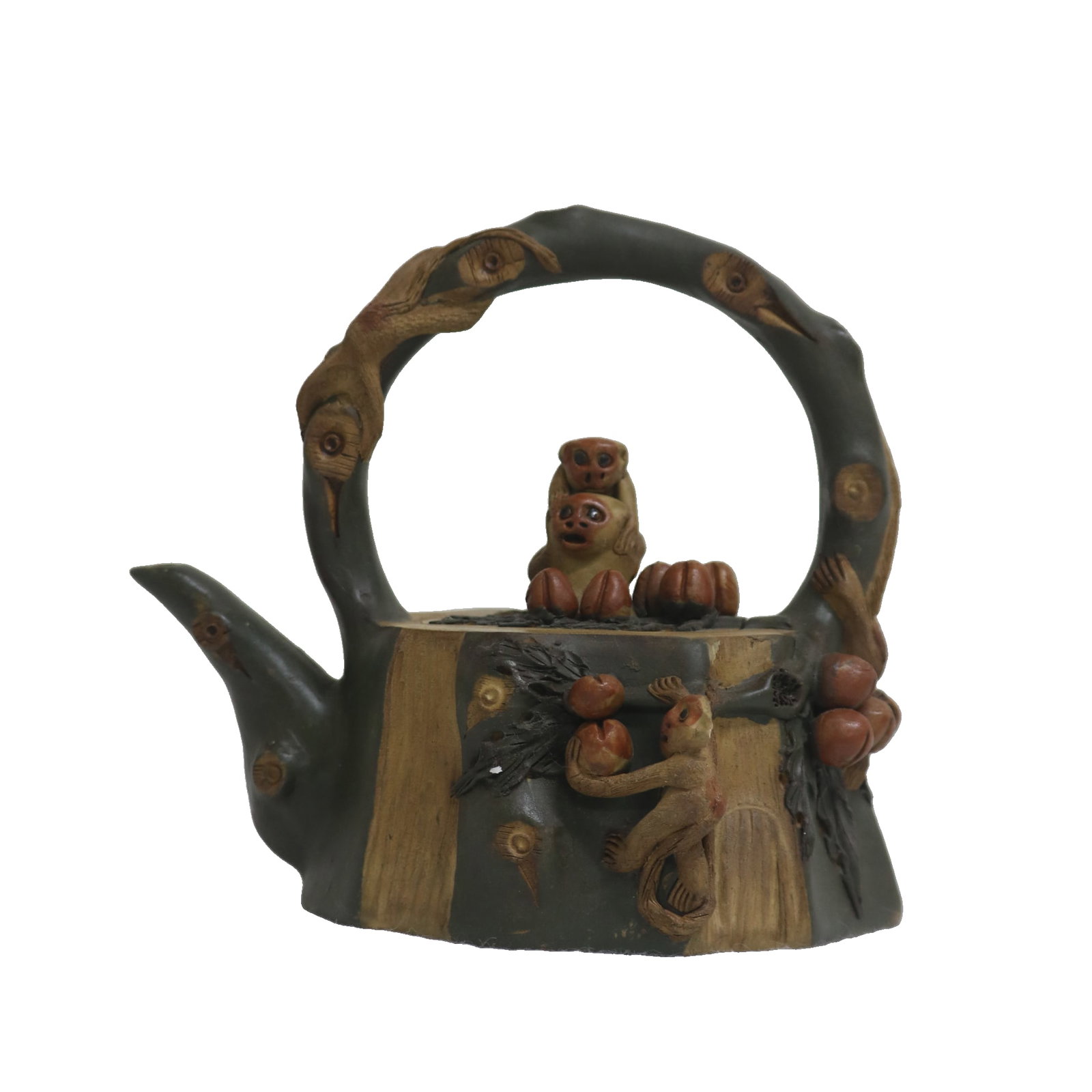A Zisha teapot made by Chen Mingyuan, a renowned Zisha teapot master of the Qing Dynasty.: A Zisha teapot made by Chen Mingyuan, a renowned Zisha teapot master of the Qing Dynasty. Material: Zisha (purple clay) Dimensions: Length 18cm, Width 12cm, Height 16cm, Weight 700g A finely modeled