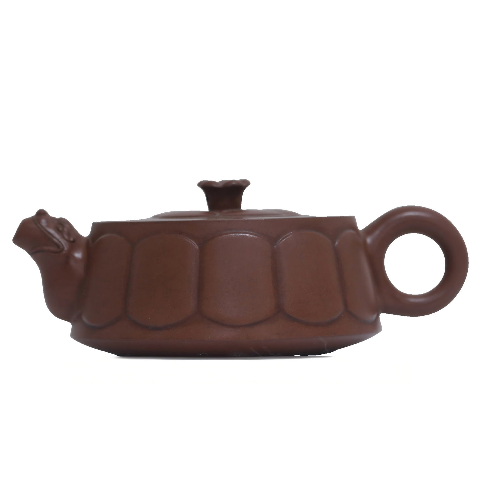 A three-legged purple clay teapot with ruyi pattern, bearing the mark of Gu Jingzhou (length 16cm).: This Zisha teapot, bearing the mark of Gu Jingzhou, measures 16cm in length, 7cm in width, and 10cm in height, weighing 315g. Made from original Zisha clay, it is a classic example of a piece