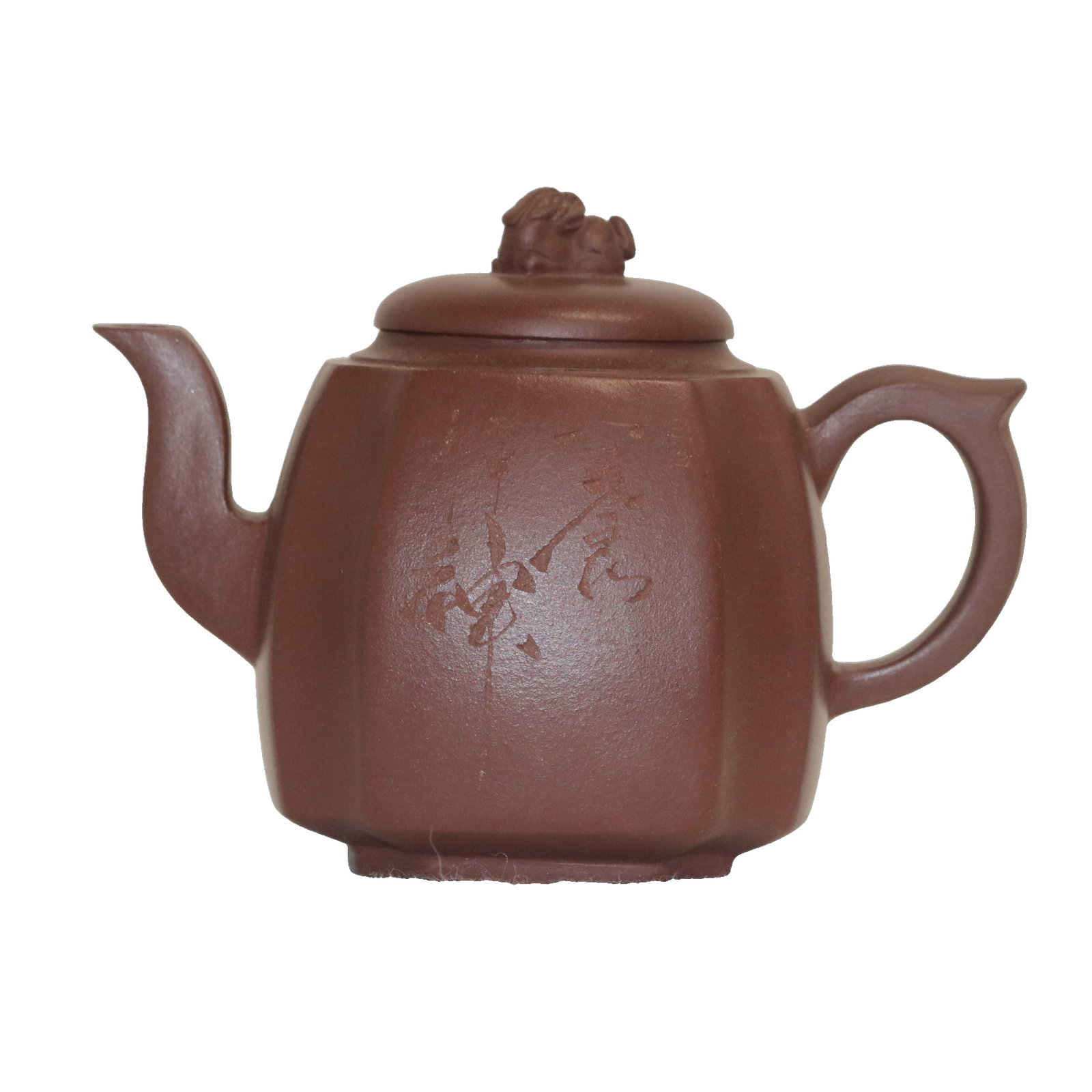 A Zisha teapot with a beast-shaped knob and dragon design, bearing the mark of Gu Jingzhou (length: This Zisha teapot, bearing the mark of Gu Jingzhou, measures 16cm in length, 9cm in width, and 12cm in height, weighing 120g. Made from original Zisha clay, it is a classic example of a piece