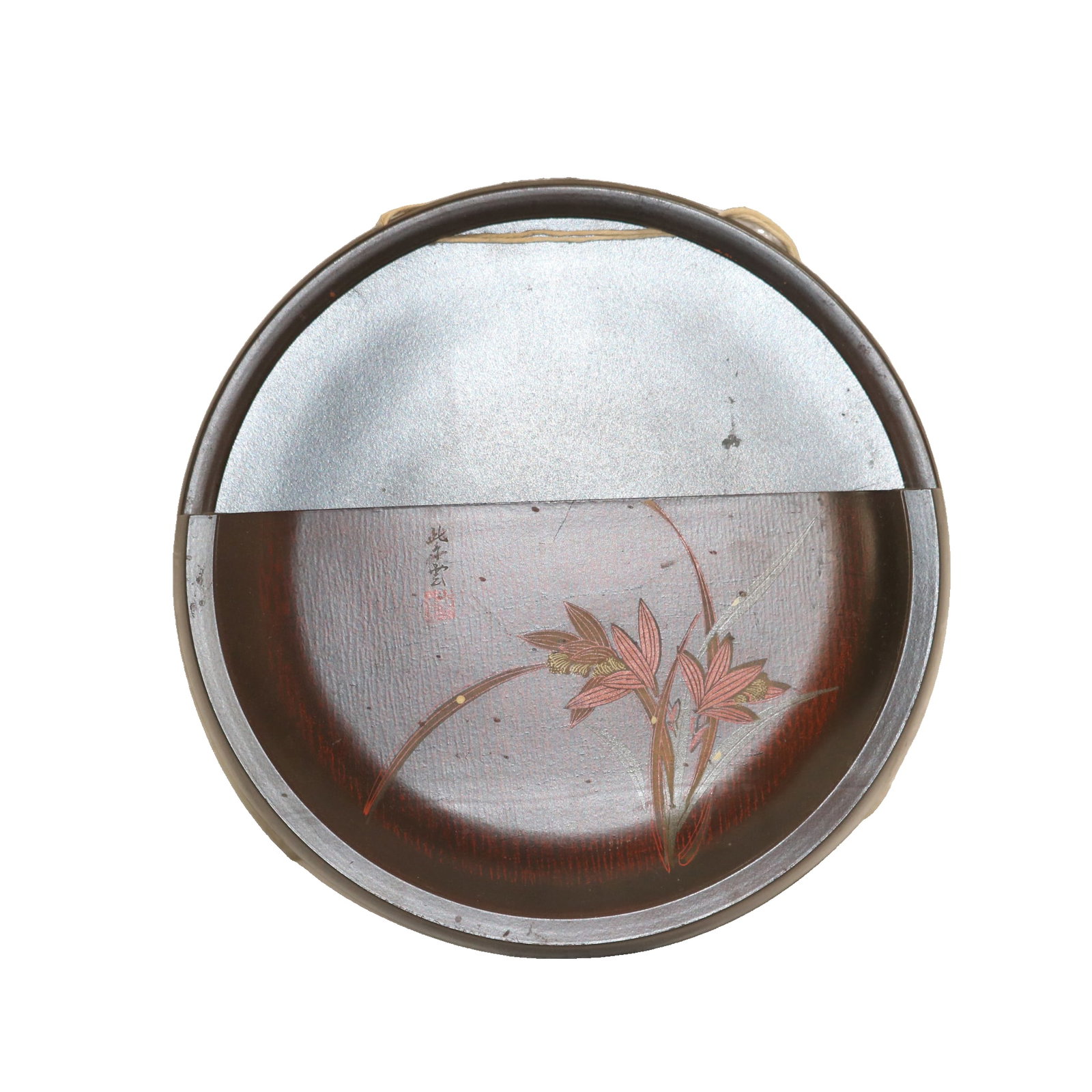 Japanese lacquerware flower arrangements, hanging ornaments, and interior decorations.: Japanese lacquerware flower arrangement hanging ornament for indoor decoration; dimensions: diameter 29cm, height 5cm, weight 500g.