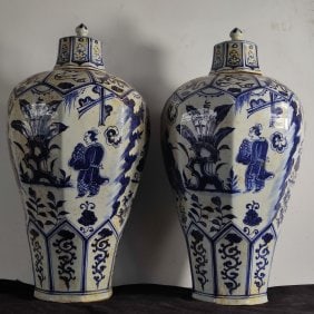 Fine Yuan blue and white figure plum vase: Fine Yuan blue and white figure plum vase Fine workmanship, thick patina, exquisite skin, and appearance as shown in the picture. 51 cm tall