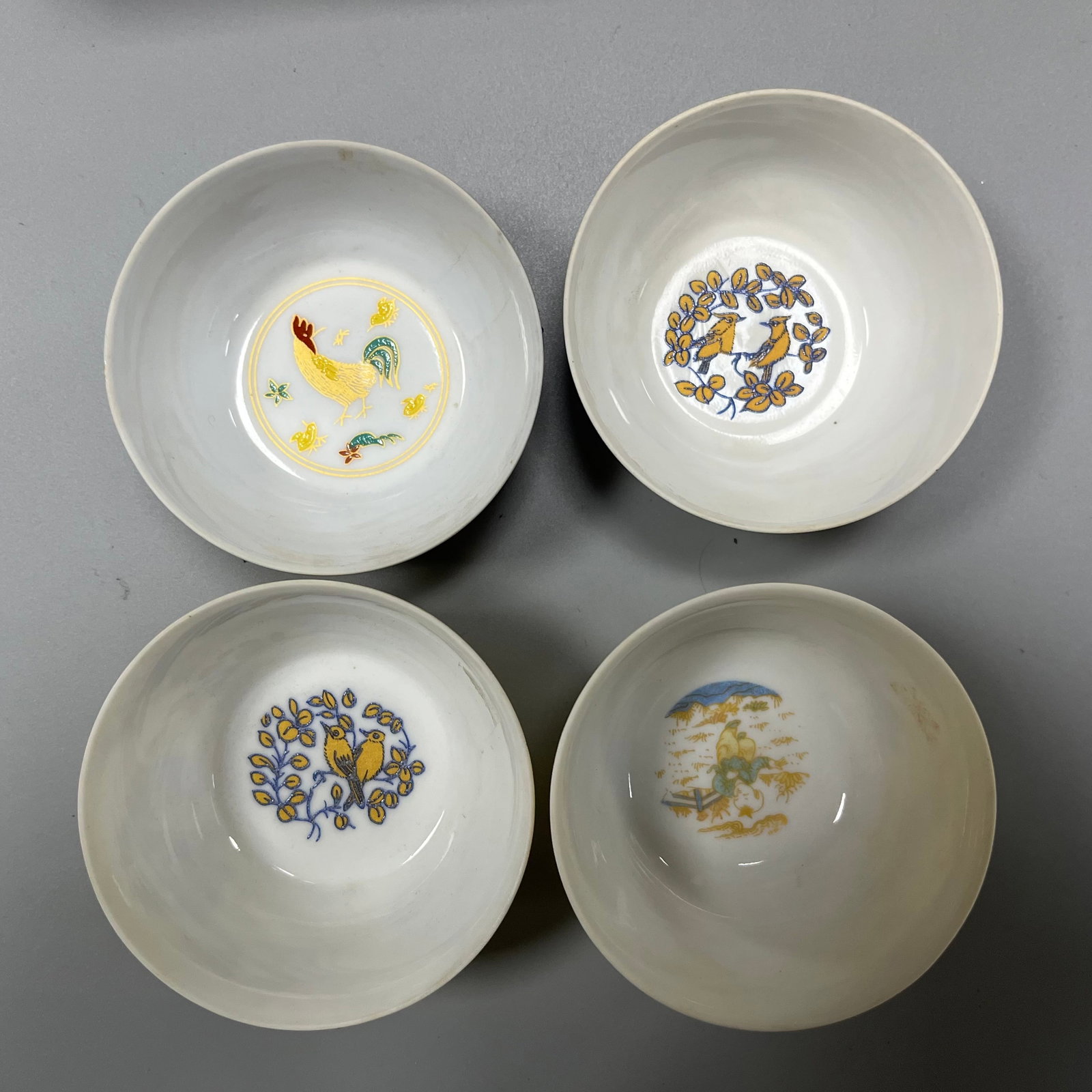 A set of tea bowls from the Chenghua period of the Ming Dynasty: A set of tea bowls from the Chenghua period of the Ming Dynasty. Dimensions: 4x8 cm, 3x8 cm.