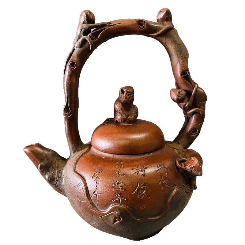 Old purple clay teapot Chen Mingyuan Five Dynasties Fenghou handle teapot: Old purple clay teapot Chen Mingyuan Five Dynasties Fenghou handle teapot, about 19cm high and 17cm wide
