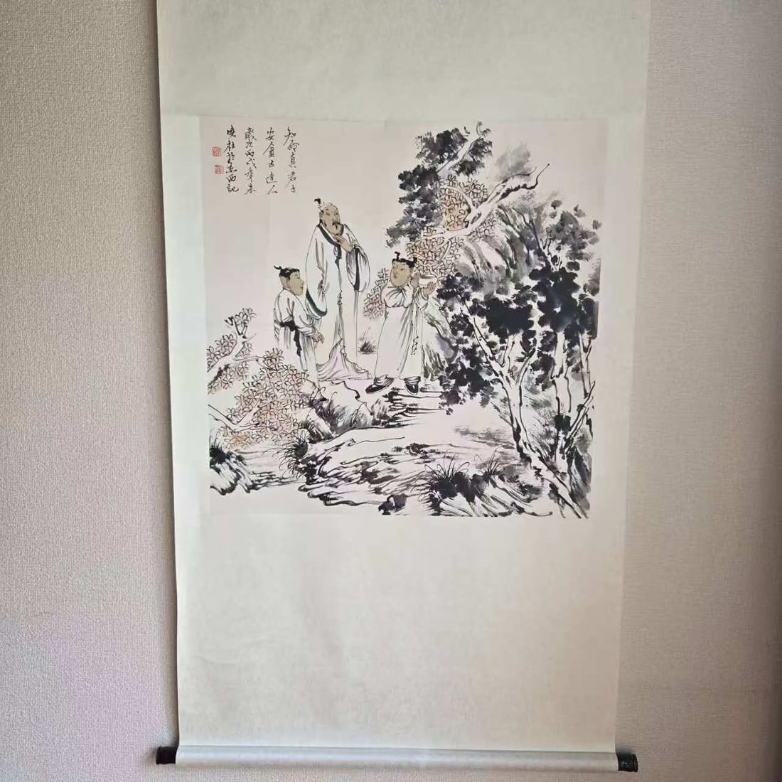 Fine ink paintings by contemporary Chinese painter Li Xiaozhu: A fine ink painting by contemporary Chinese painter Li Xiaozhu, featuring the poem "A True Gentleman Knows His Fate, A Contented Sage of Ancient Times," is well-preserved. The painting measures 63 cm 