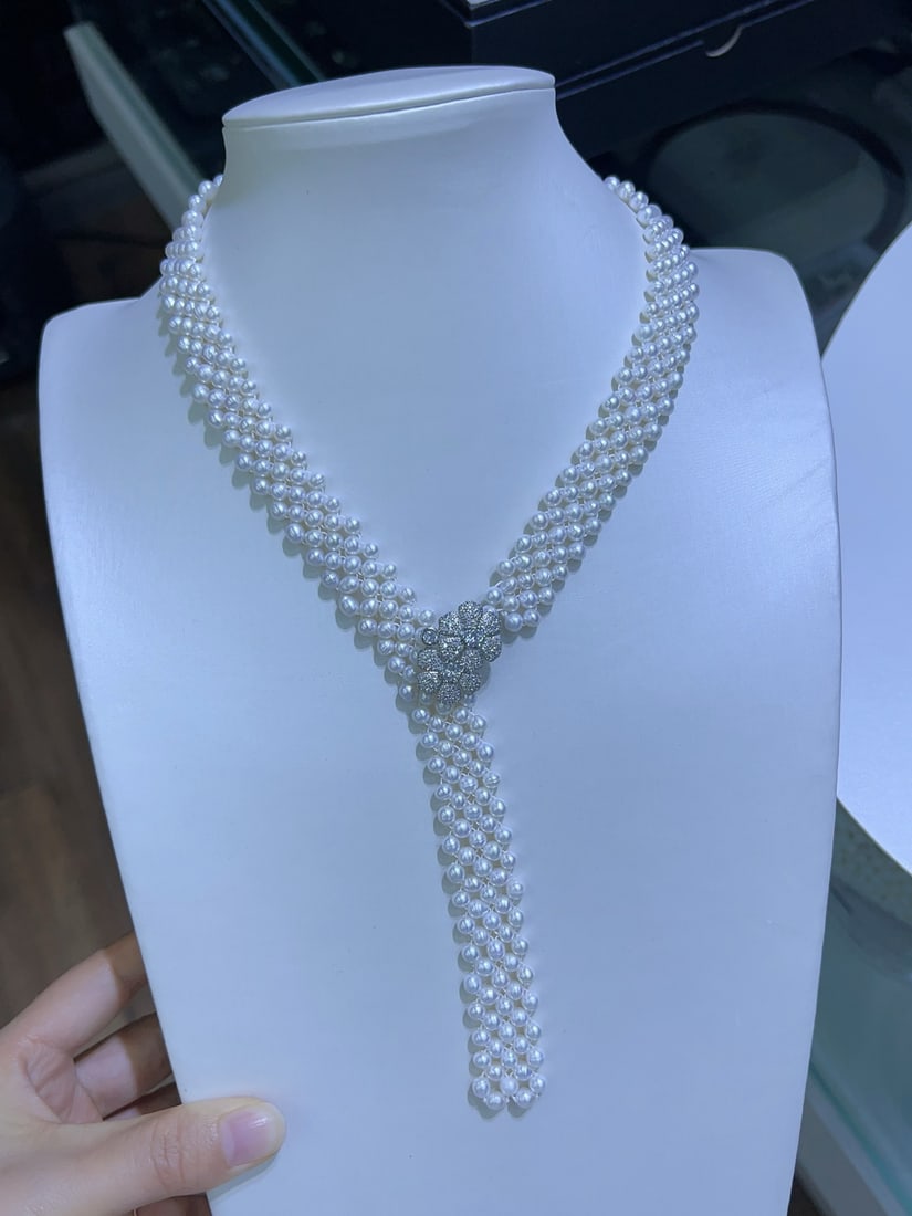 Natural White Pearl Necklace: This necklace features natural white pearls, with a diameter of 4-5mm, showcasing a near-round elegant shape. The handcrafted woven design adds a unique artistic touch, suitable for various occasions.