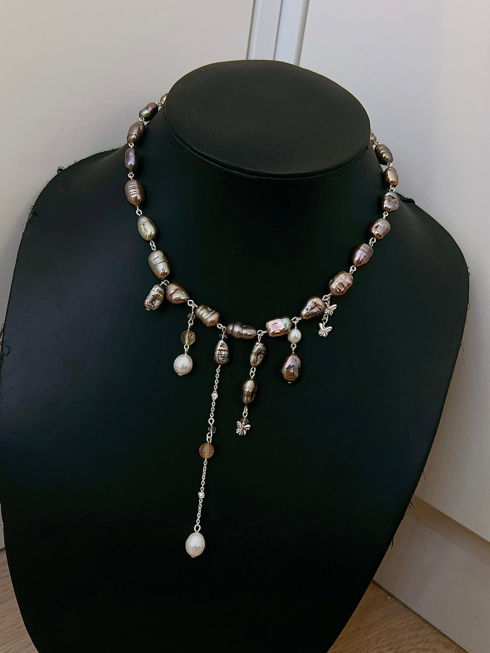 High Natural Pearl Multi-layer Necklace: This high natural pearl multi-layer necklace features a classic multi-layer wave design, showcasing an elegant style. Each pearl is carefully selected and hand-woven, displaying unparalleled