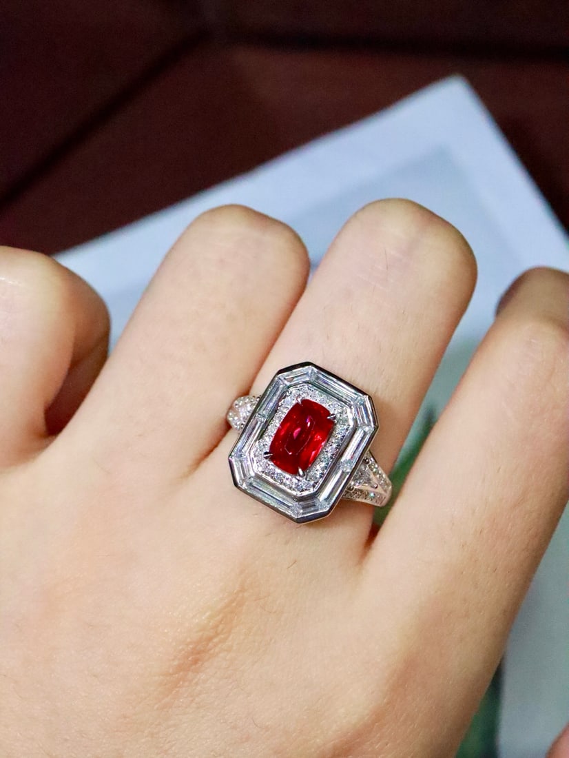 Platinum Natural Ruby Ring: This ring features a cushion-cut ruby with a slightly pinkish-red hue, boasting a bright crystal that exudes a mature and sophisticated elegance. Crafted in PT950 platinum, it is adorned with