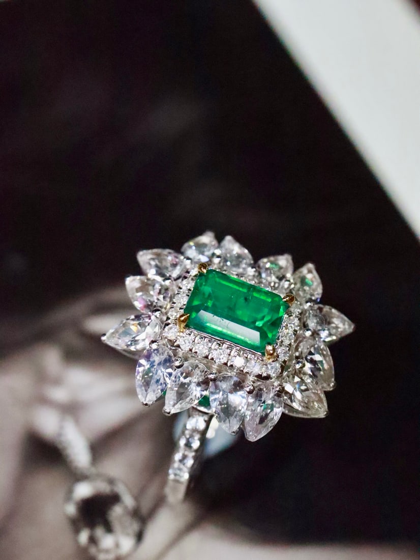 18K Gold Emerald Ring - 3