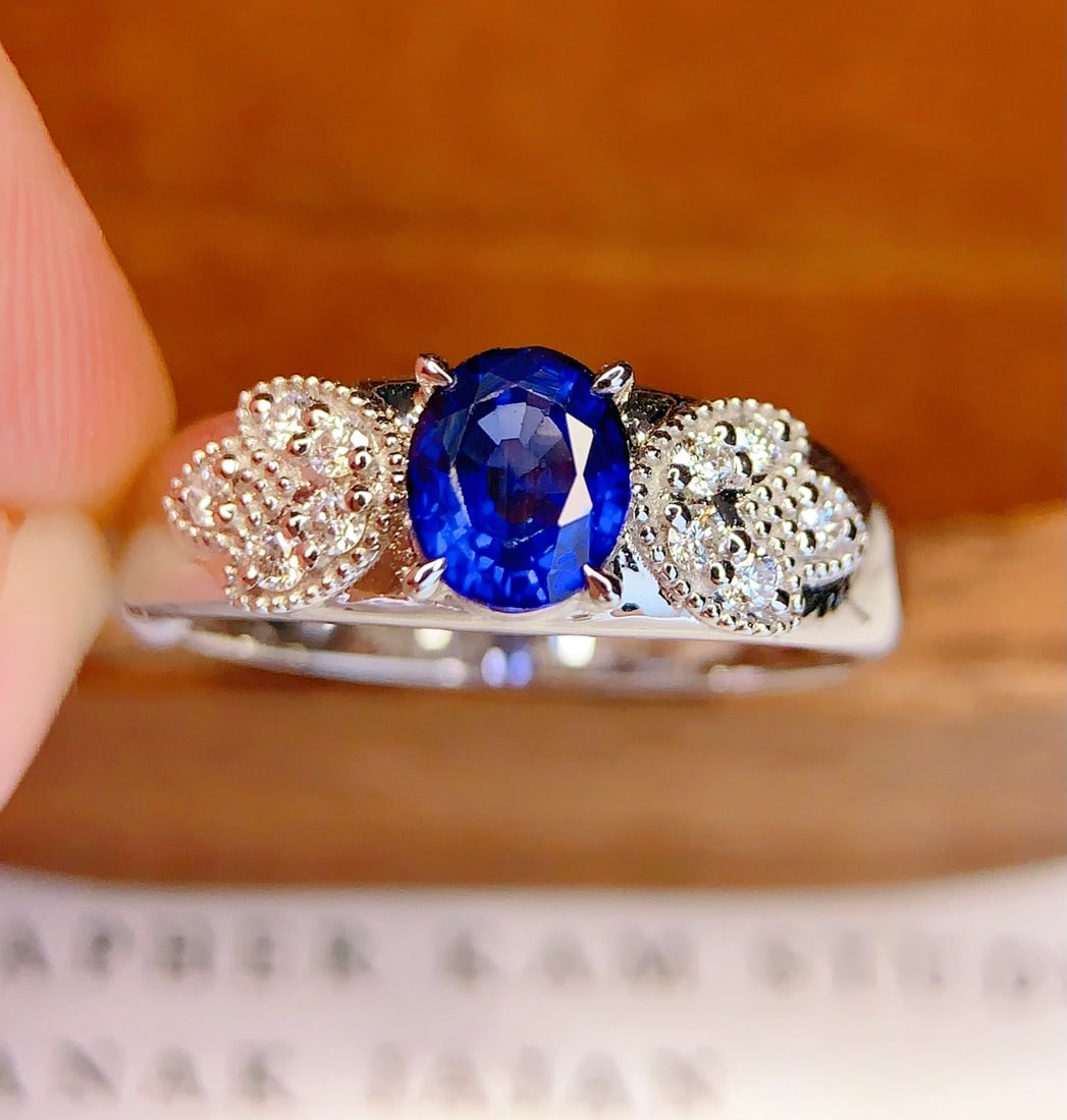 18K Gold Natural Sapphire Ring (1 of 6)