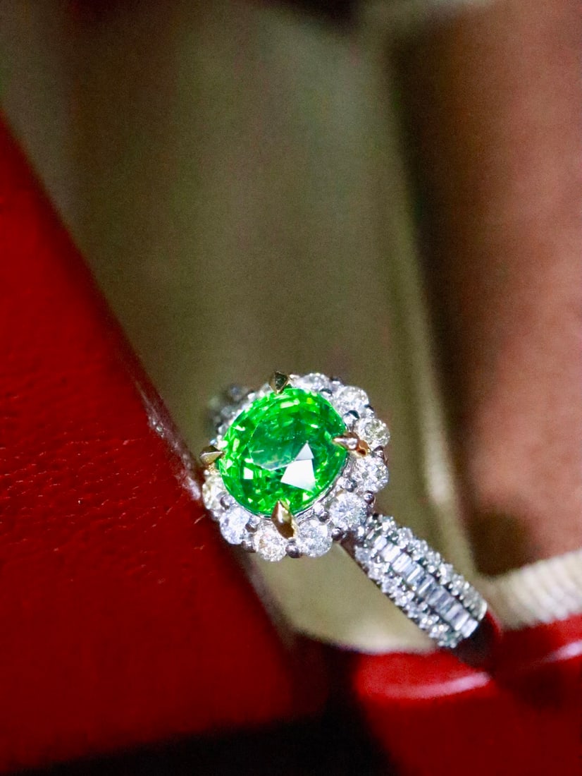 18K Gold Tsavorite Ring - 3