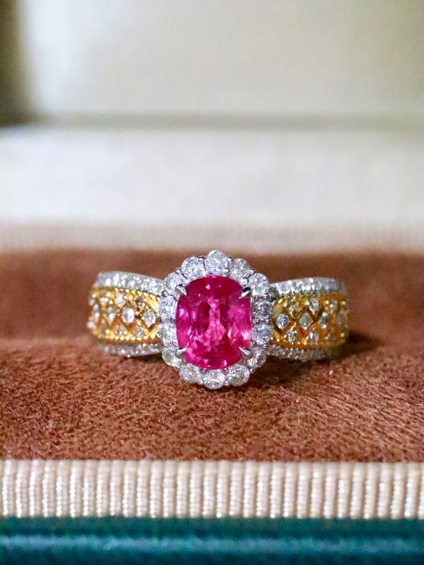 18K Gold Natural Unheated Ruby Ring: This ring is meticulously crafted in 18K gold, featuring a richly colored unheated ruby, exuding an aura of elegance and nobility. The addition of diamonds enhances its brilliant sparkle, perfect for 