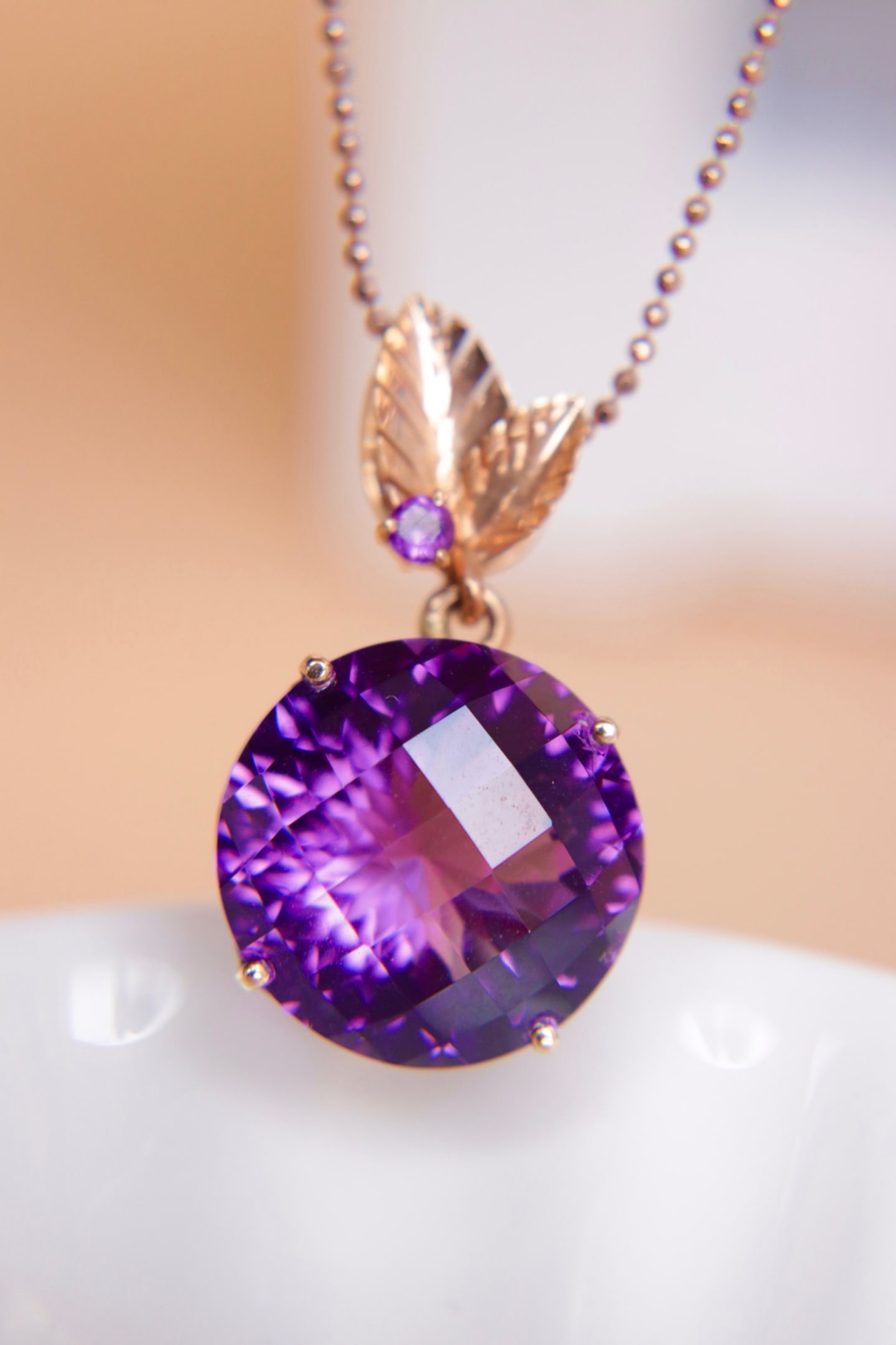 18K Gold Amethyst Pendant: This 18K gold amethyst pendant showcases an elegant design, with a perfectly set amethyst that exudes a charming brilliance. The millennium cut enhances its dazzling appeal.