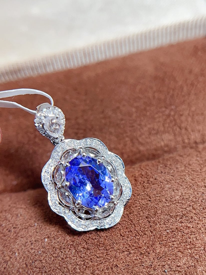 18K Gold Tanzanite Pendant (1 of 4)