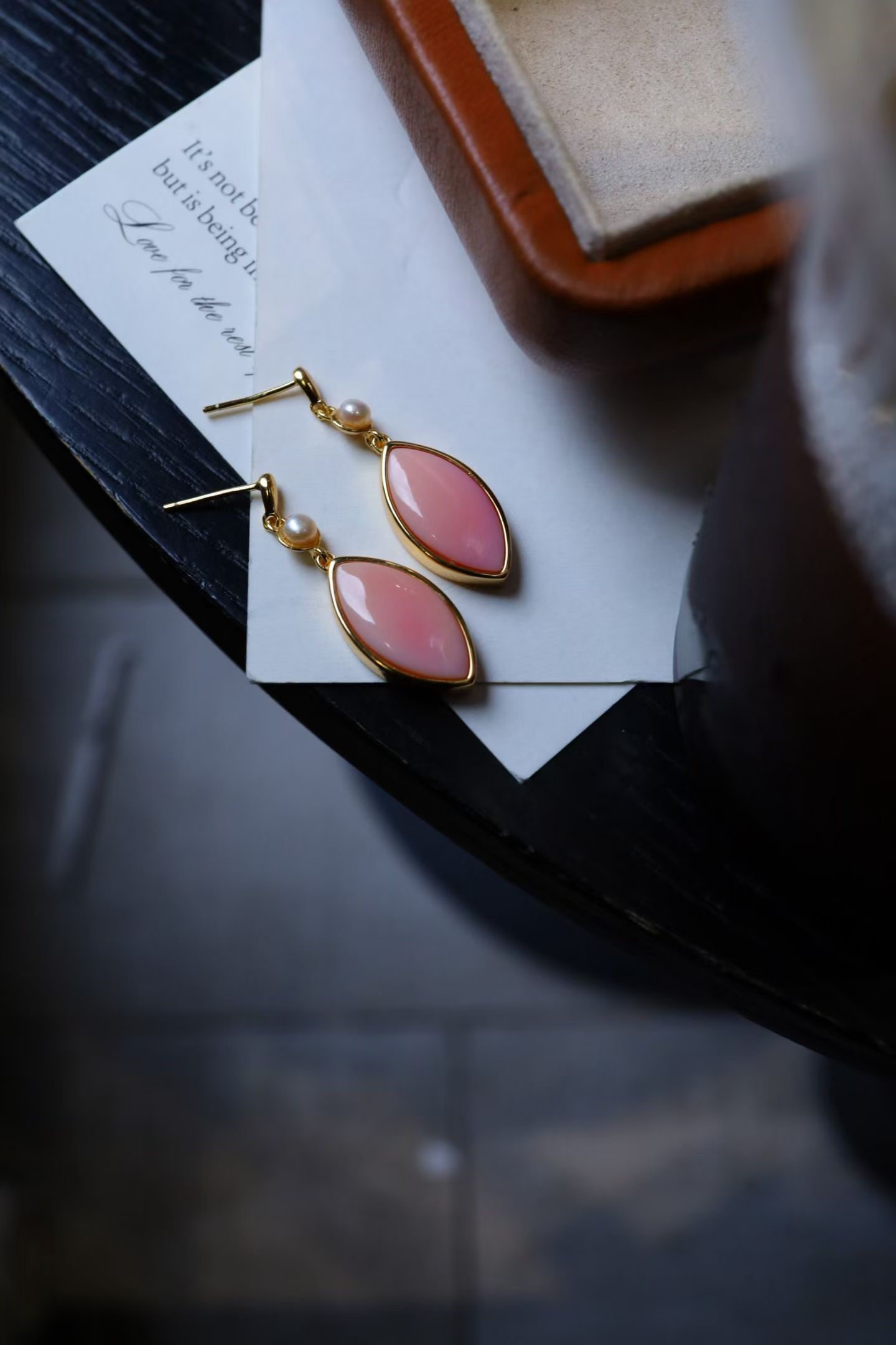Natural Pink Queen Conch Earrings: These earrings feature natural pink queen conch as the main stone, showcasing a unique natural beauty. The exquisite design and elegant tones complement each other, suitable for various occasions. The