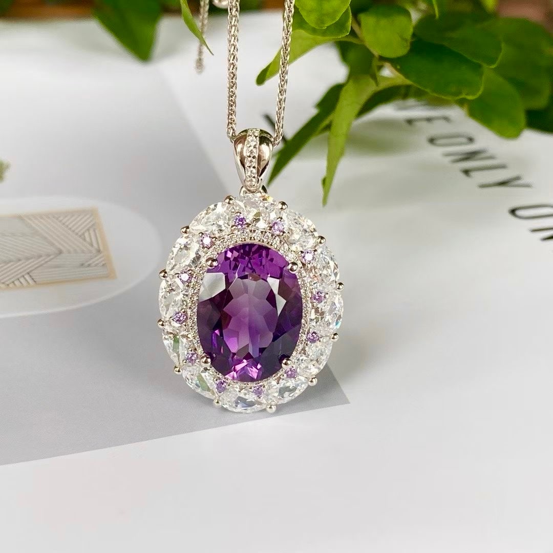 925 Silver Natural Amethyst Pendant: This pendant is meticulously set in 925 silver, with a natural amethyst that exudes a captivating brilliance. Its elegant design adds a touch of nobility to the wearer. The main stone measures 12*16mm