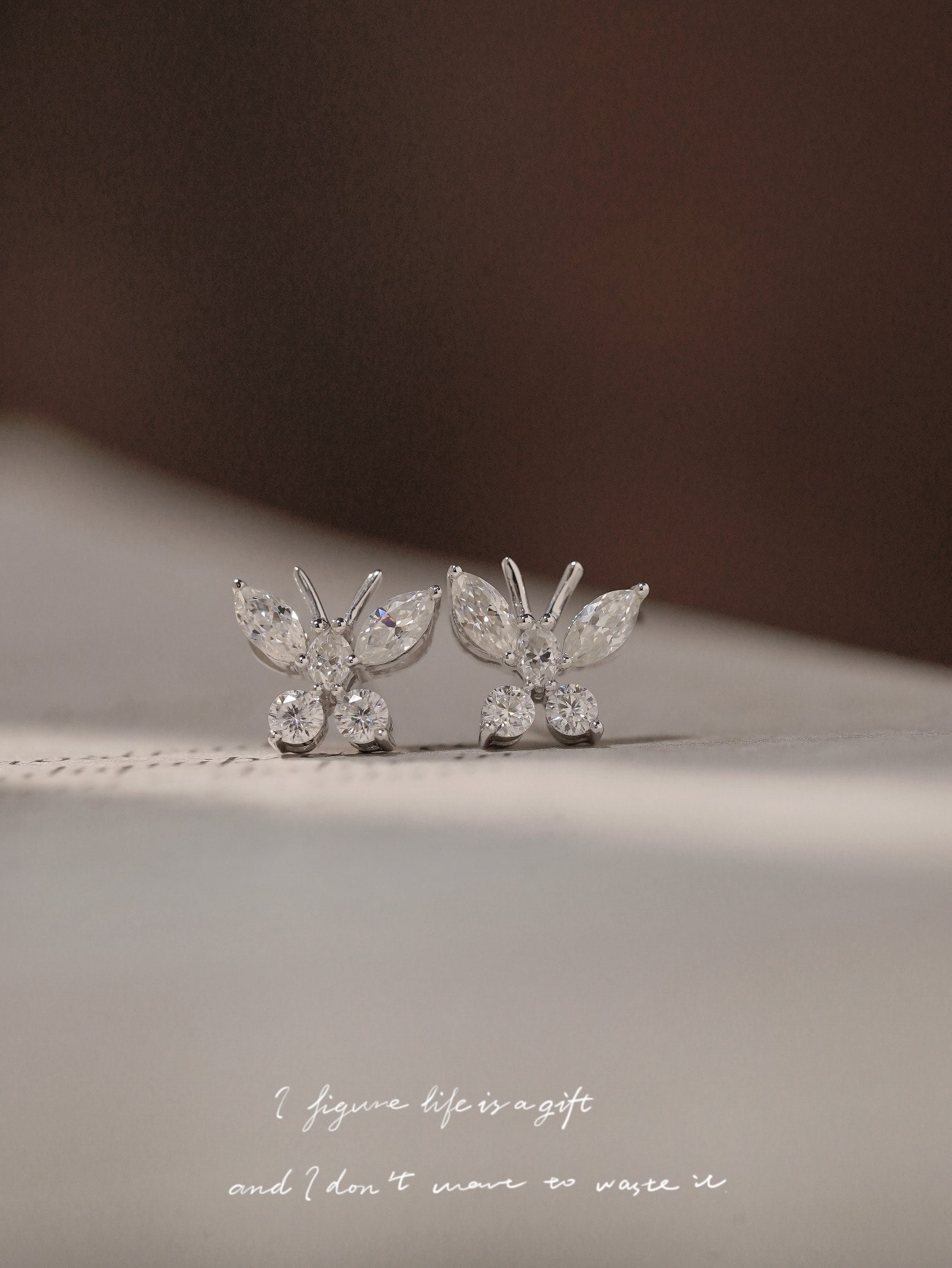 18K Gold Moissanite Earrings: These earrings are meticulously crafted in 18K gold, set with sparkling moissanite, showcasing an elegant marquise design. The butterfly motif adds a touch of vitality and charm, suitable for any occa