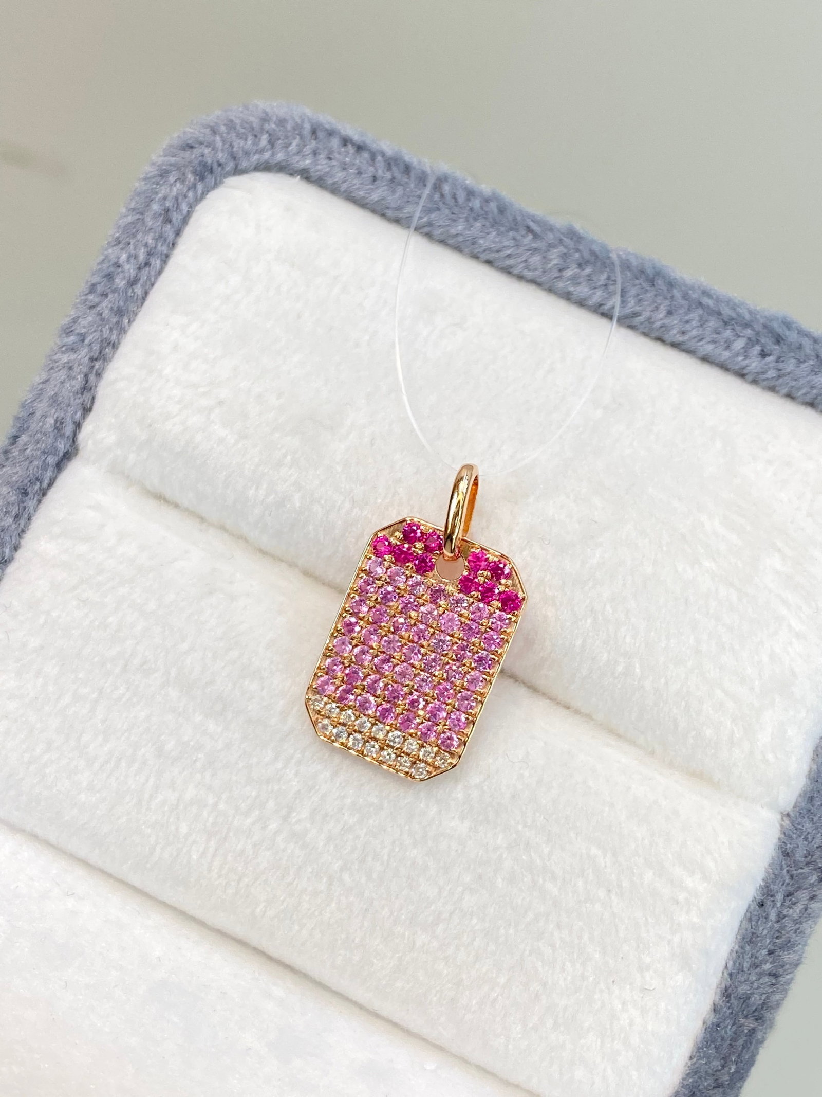 18K Gold Light Blue Sapphire Pendant: This pendant features a light blue sapphire in a serene design, adorned with natural diamonds like dewdrops on a tranquil lake, exuding a gentle presence. Perfect for daily wear, it subtly showcases e