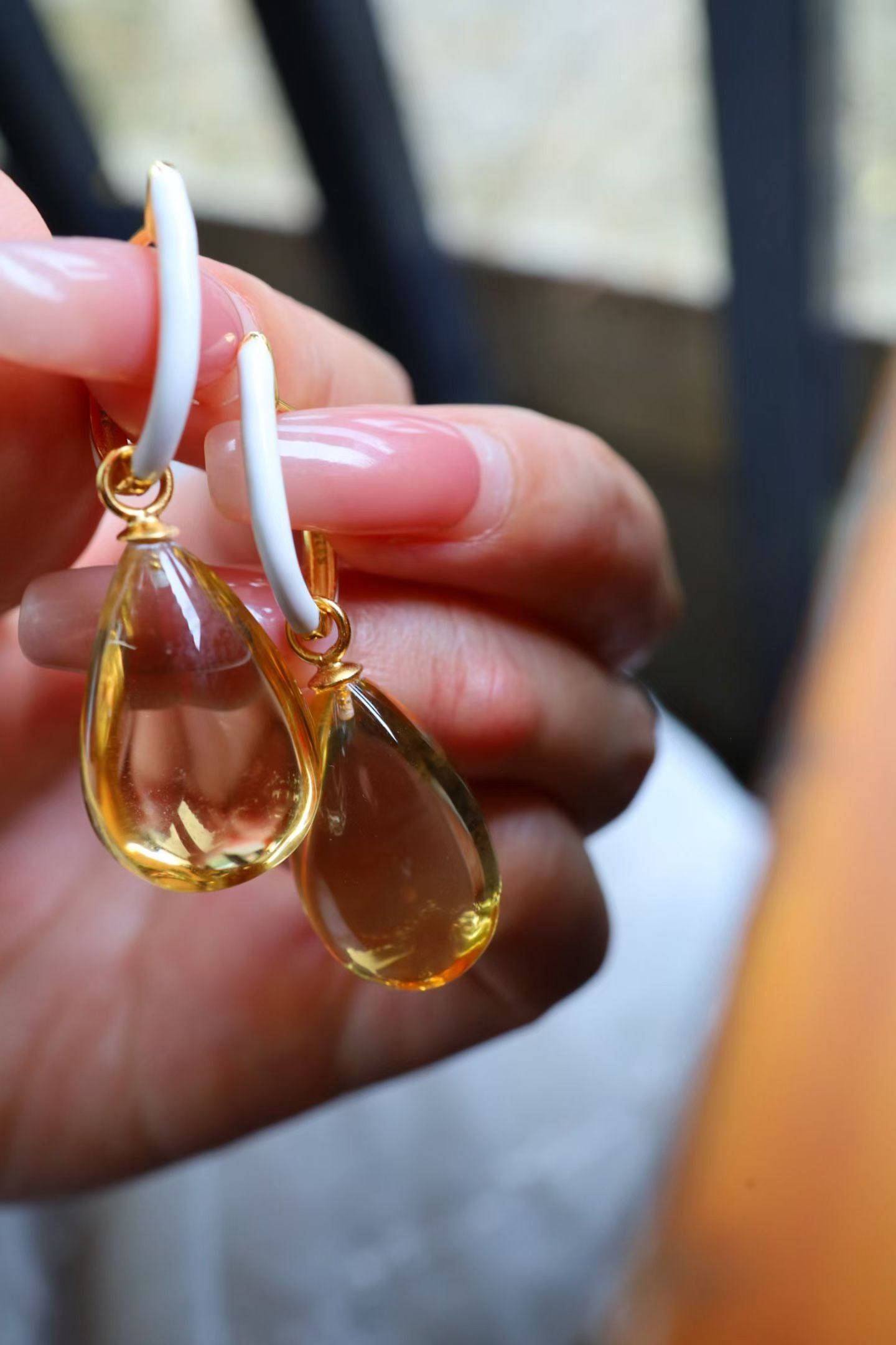 Citrine Earrings: These earrings feature citrine as the main stone, showcasing a clean and bright teardrop appearance. The accessories are made of sterling silver with gold plating and adorned with white enamel,