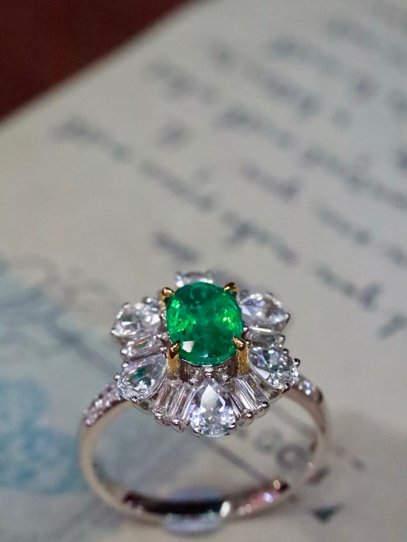 18K Gold Emerald Ring - 4
