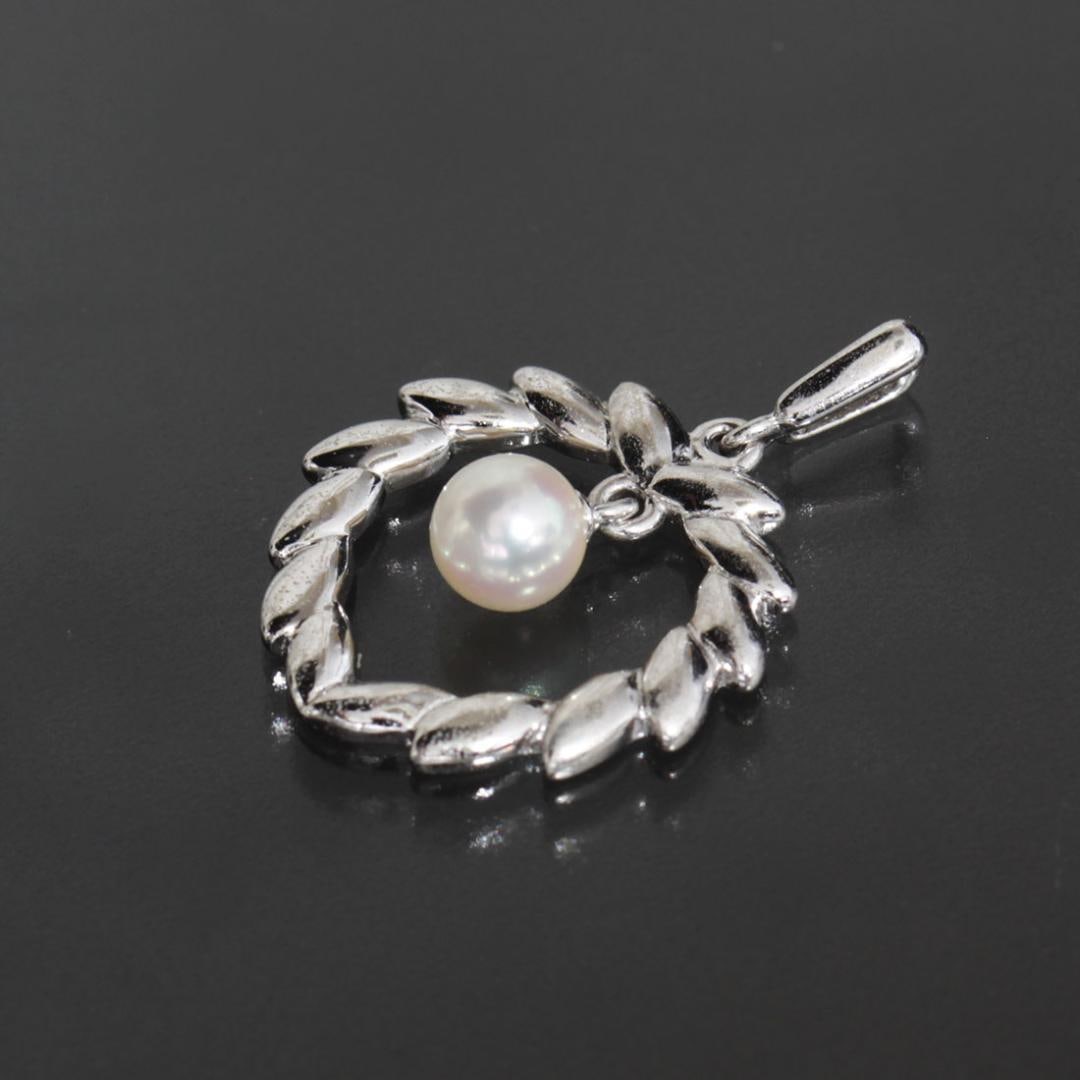 Second-hand - Mikimoto Nagoya Pearl 4.4mm Silver Necklace Pendant: Mikimoto Agoya Pearl 4.4mm Silver Necklace Pendant Pendant MIKIMOTO 6566A Special Note: As shown in the picture, there are slight dullness and small scratches on the silver part, but overall it is sti