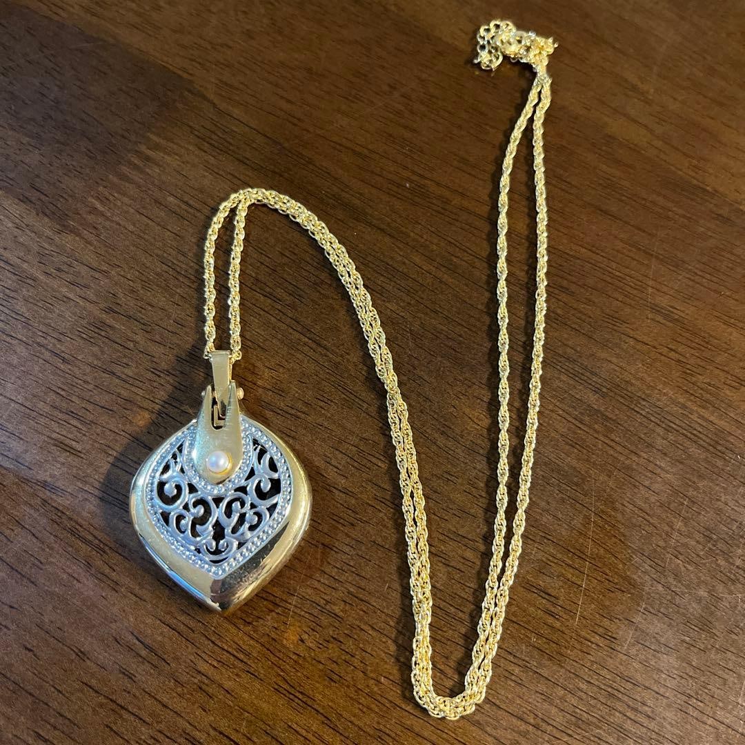 Second-hand - MIKIMOTO magnifying glass pendant pearl necklace: This is a magnifying glass pendant from Mimokamoto. There is no box included, the item in the photo is all that is included.