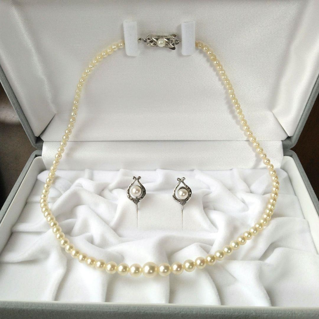 Second-hand - MIKIMOTO high-end pearl necklace & earrings: MIKIMOTO Natural Akoya Pearls Pearl Necklace Natural Akoya Pearl Earrings Featuring a delicate size gradient of 3.2-7.1mm, adding an elegant touch to the neckline. MIKIMOTO's gradient necklace is a ra