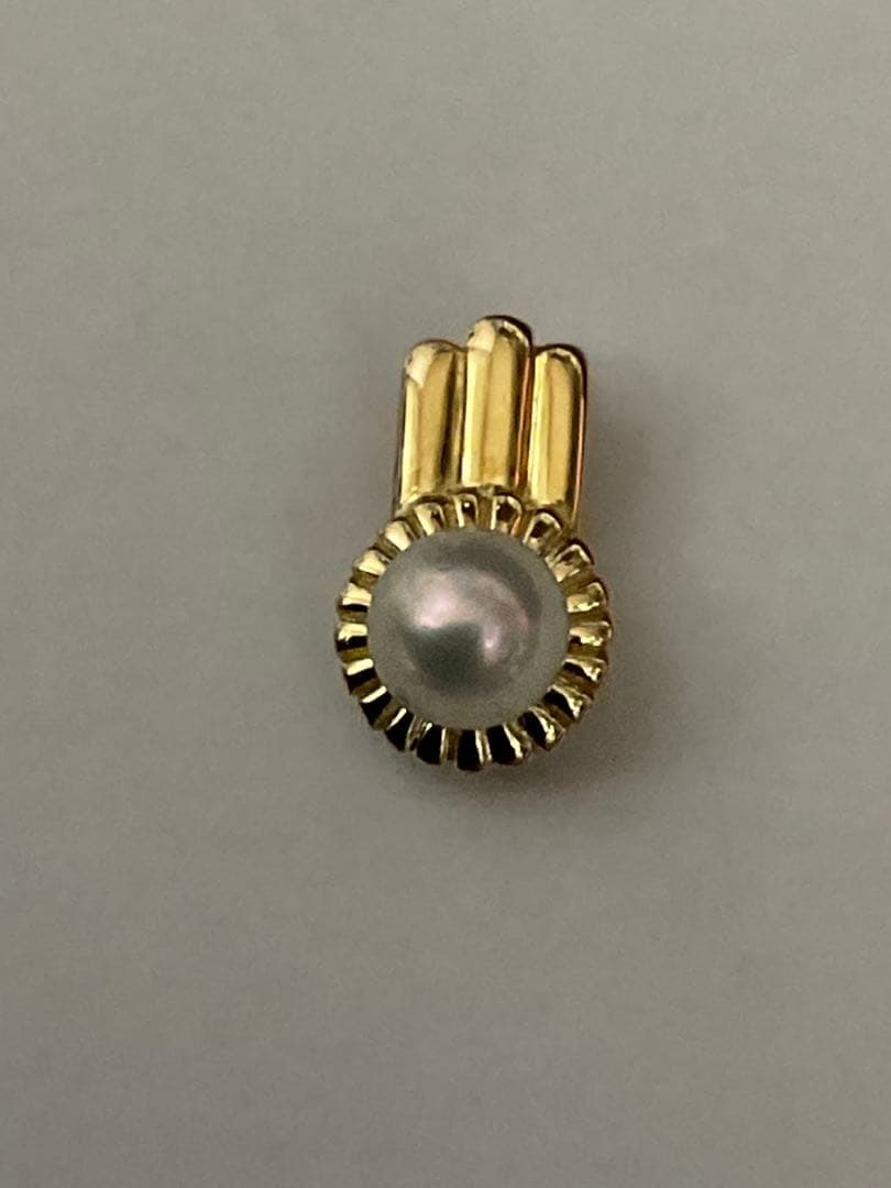 Second-hand - K18 Mikimoto baby pearl pendant head: Mikimoto Baby Pearl Pendant Material: K18 Akoya Baby Pearl, approximately 4.7mm Engraving: K18 M engraving Weight: approximately 1.25 grams