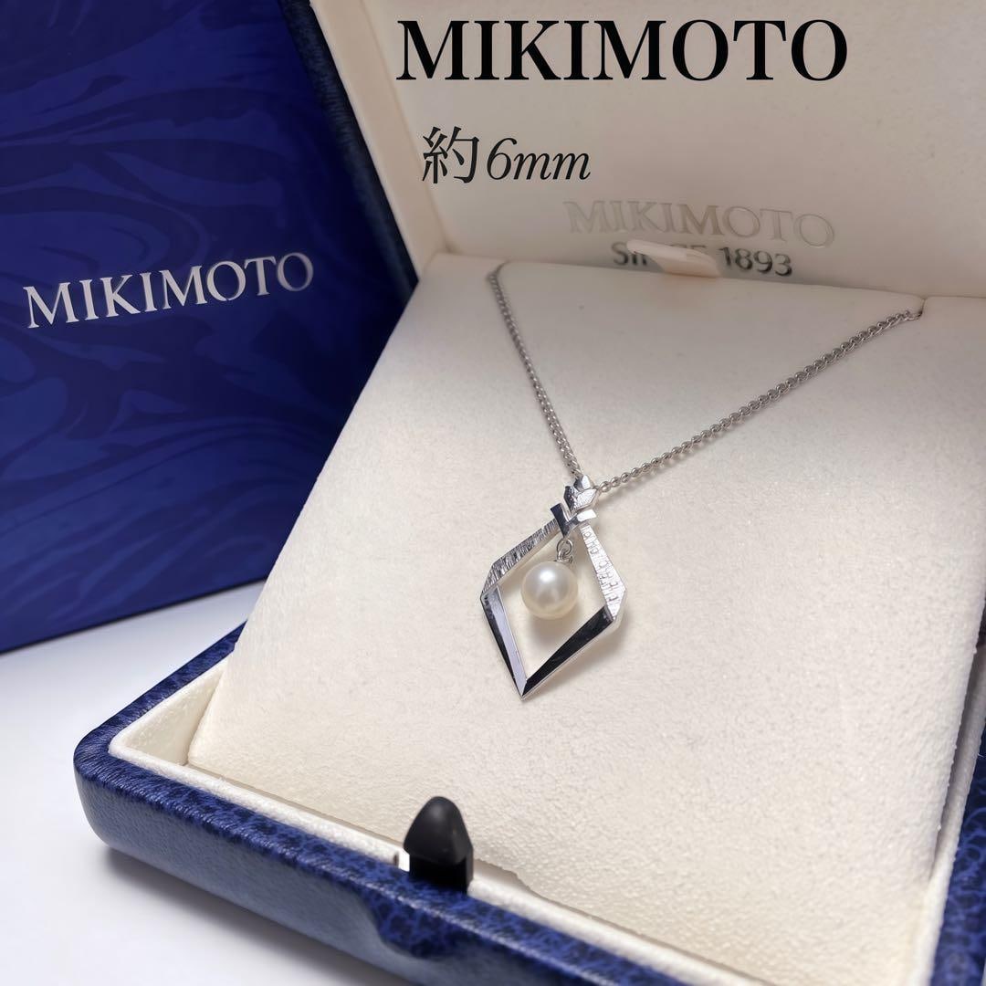 Second-hand - MIKIMOTO single Akoya pearl necklace with M engraving, silver.: MIKIMOTO Akoya Pearl Necklace with M Mark and Silver Mark, Single Pearl, Chain with M Mark, Original Chain Box or case used in photos not included. Only the necklace will be shipped. Product Informati